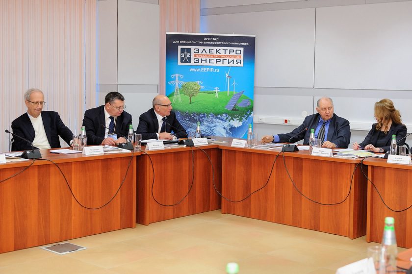 В.А. Джангиров на VIII заседании редакционного Совета журнала «ЭЛЕКТРОЭНЕРГИЯ. Передача и распределение» Москва, декабрь 2015 г.