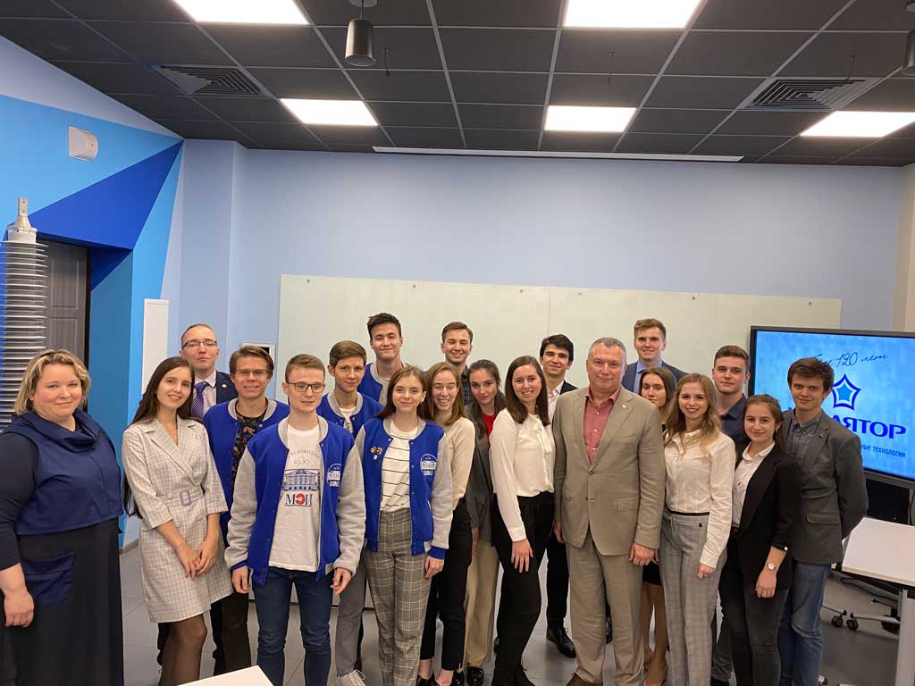 Съемка программы велась в учебной аудитории «Изолятор», которая открылась в НИУ «МЭИ» в 2019 году. Съемка программы велась в учебной аудитории «Изолятор», которая открылась в НИУ «МЭИ» в 2019 году.