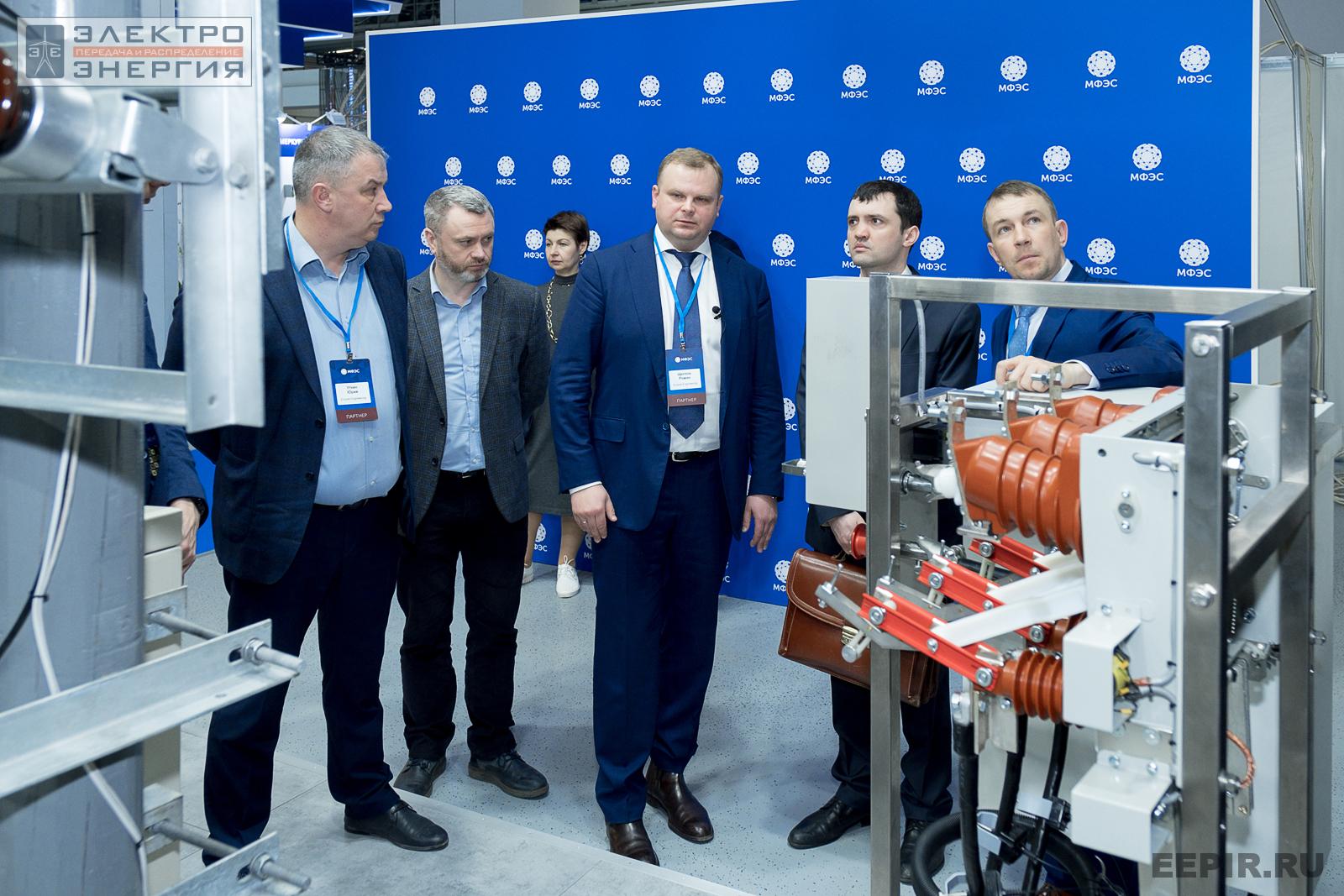 Специалисты на стенде ТрансЭнергоСнаб/Encore Engineering на МФЭС-2022