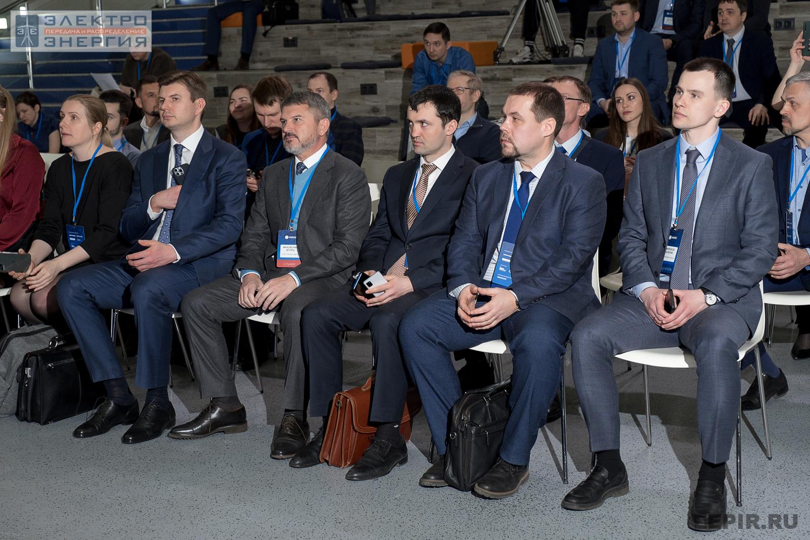 Перед церемонией запуска установки «Коммерческий диспетчер на базе накопителя энергии» в зале № 1 павильона 57 ВДНХ