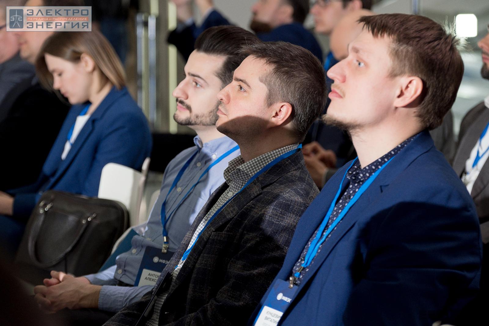 Зрители знакомятся с установкой «Коммерческий диспетчер на базе накопителя энергии» на МФЭС-2022