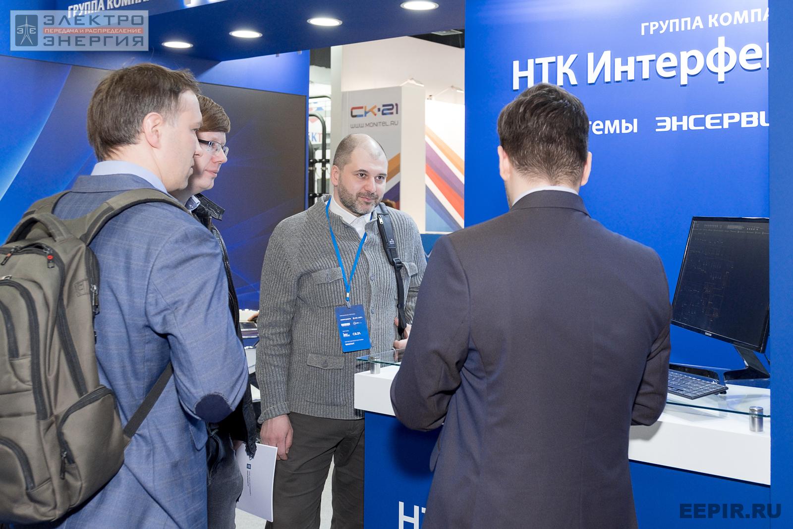 Посетители МФЭС-2022 на стенде ООО «НТК Интерфейс»