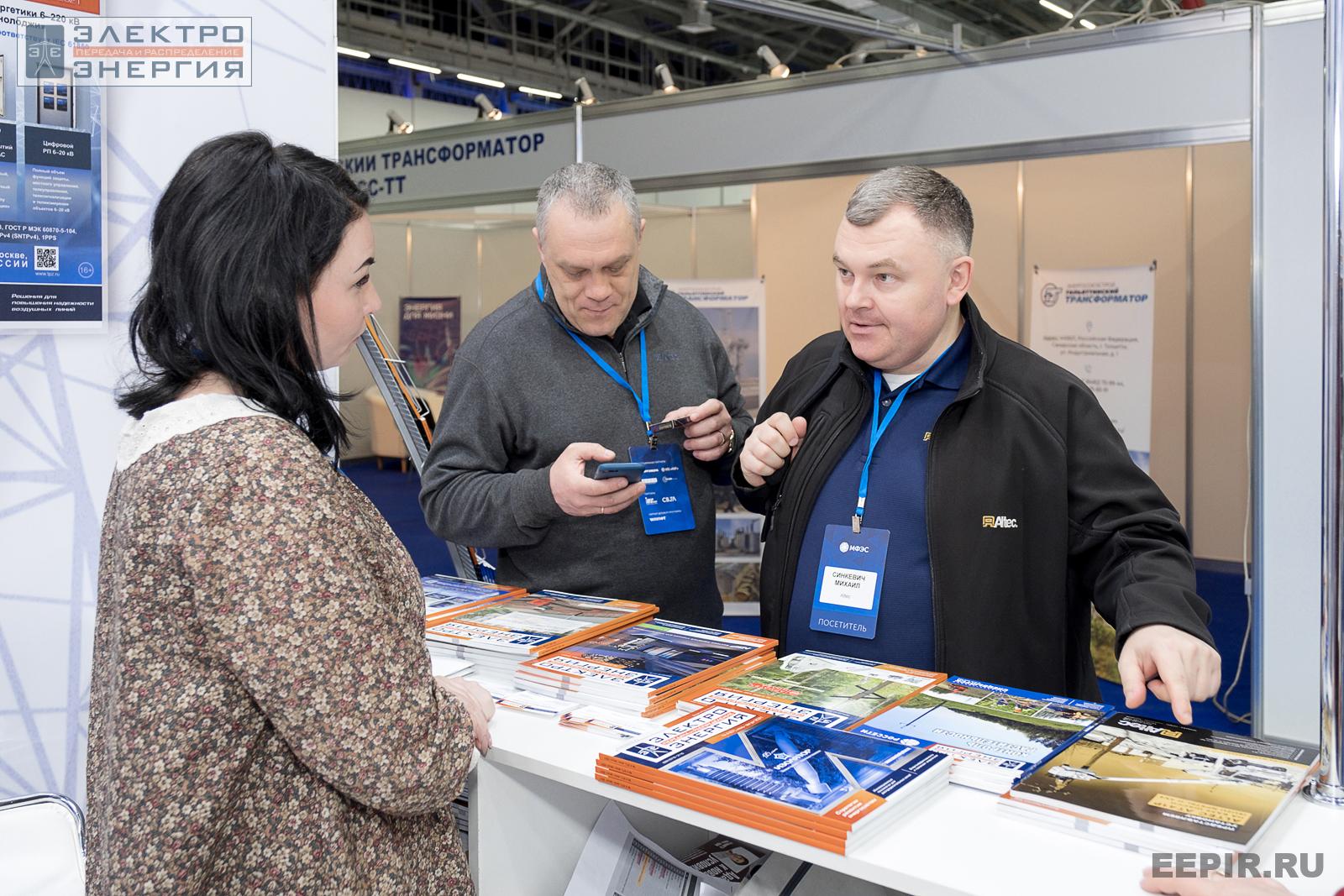 Представители компании Altec на стенде журнала «ЭЛЕКТРОЭНЕРГИЯ. Передача и распределение» на МФЭС-2022