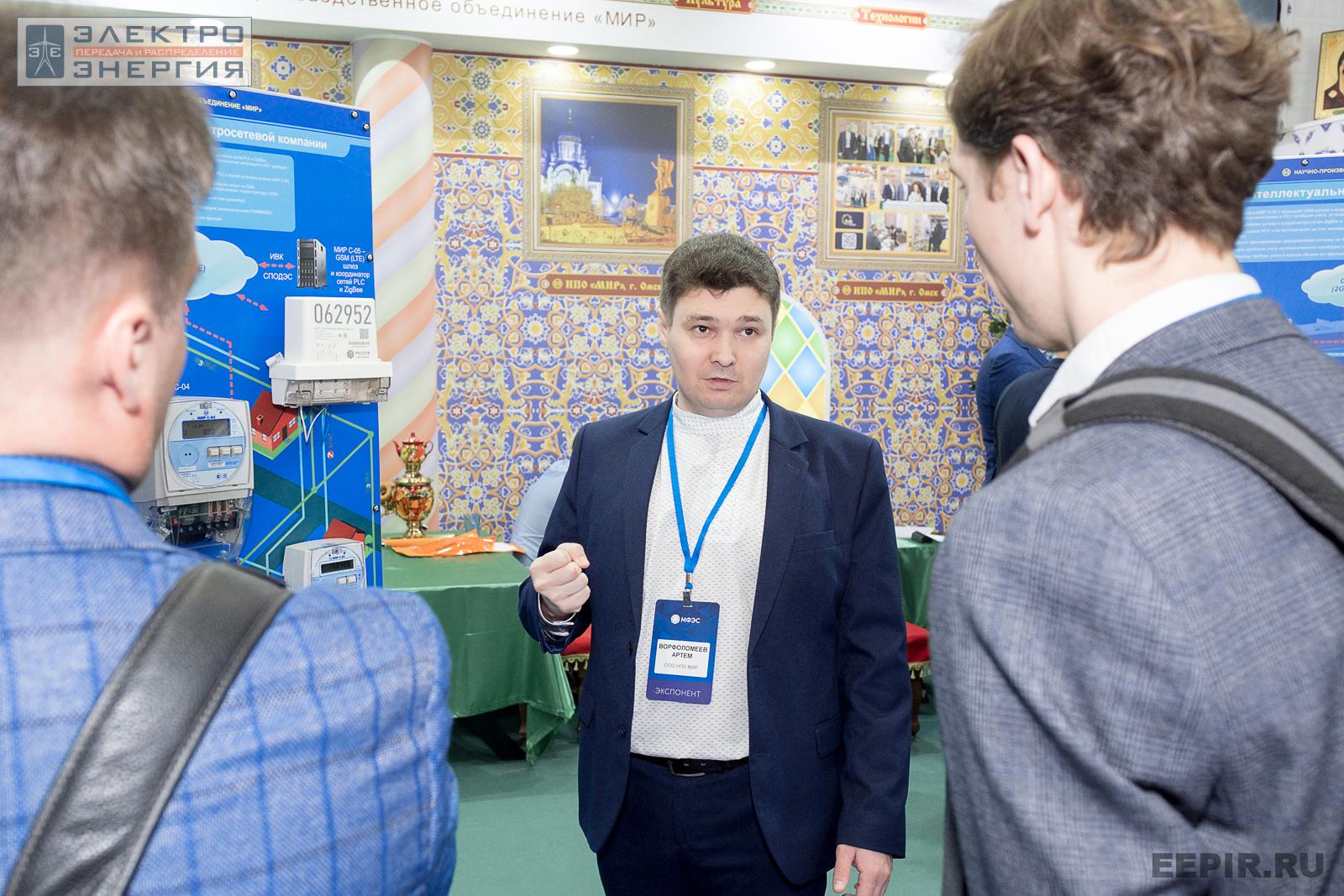 Артем Ворфоломеев на стенде НПО «МИР» на МФЭС-2022