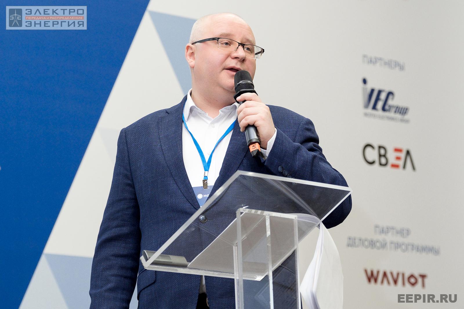 Вице-президент по маркетингу ООО «ПО «Форэнерго» Андрей Деев выступает с докладом «Новации в области производства изоляторов и линейной арматуры для современных ВЛ»