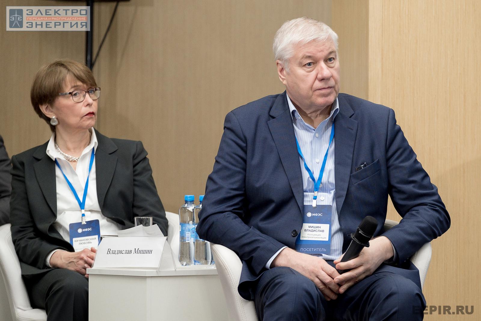 Заведующая НИЛКЭС ООО «ПО «Энергожелезобетонинвест» Любовь Качановская и Председатель правления Ассоциации «Электросетьизоляция» Владислав Мишин