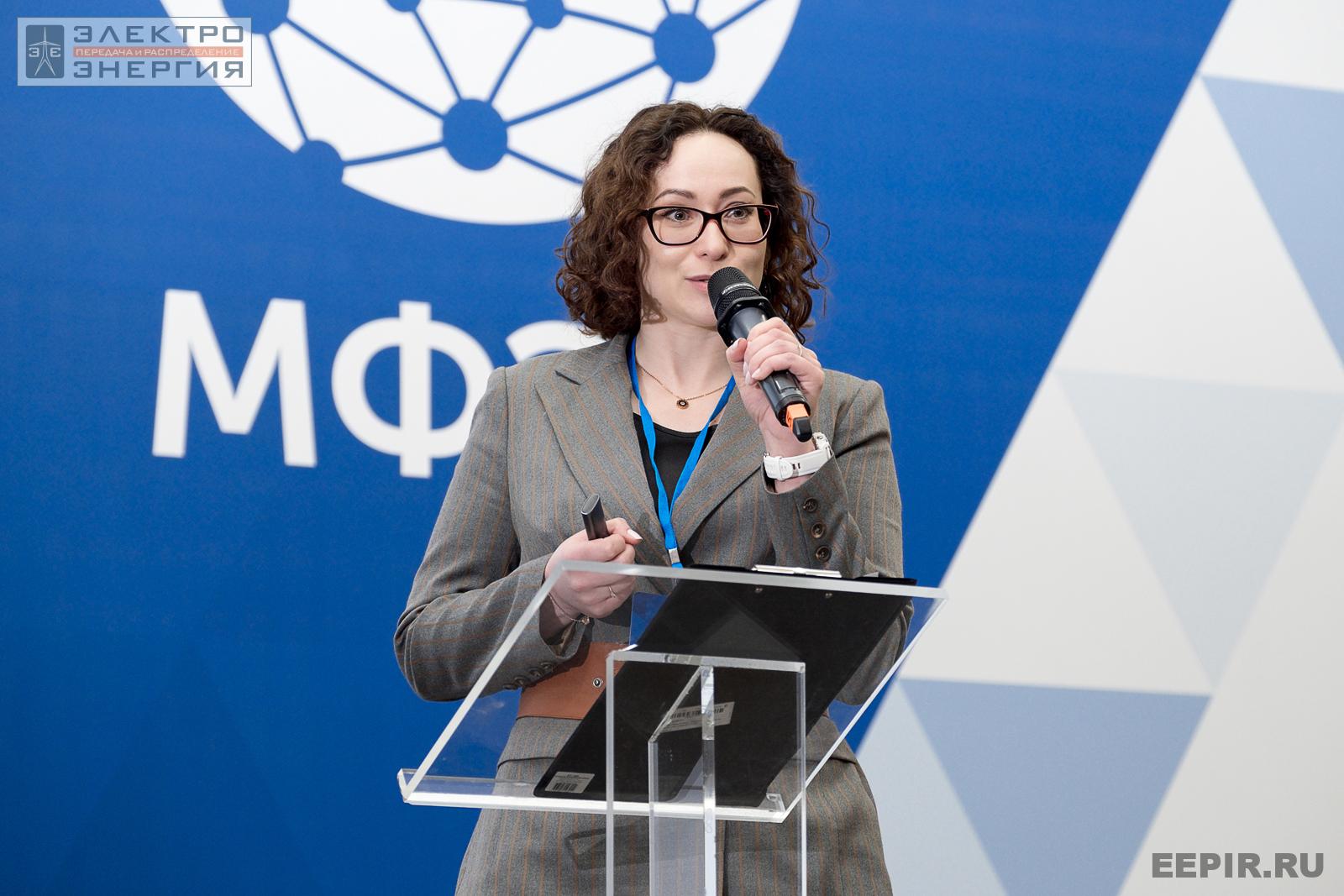 Заместитель генерального директора ООО «Форэнерго-Инжиниринг» по проектной работе Марина Хайрутдинова выступает с докладом «Современные сервисные услуги в области проектирования ВЛ»