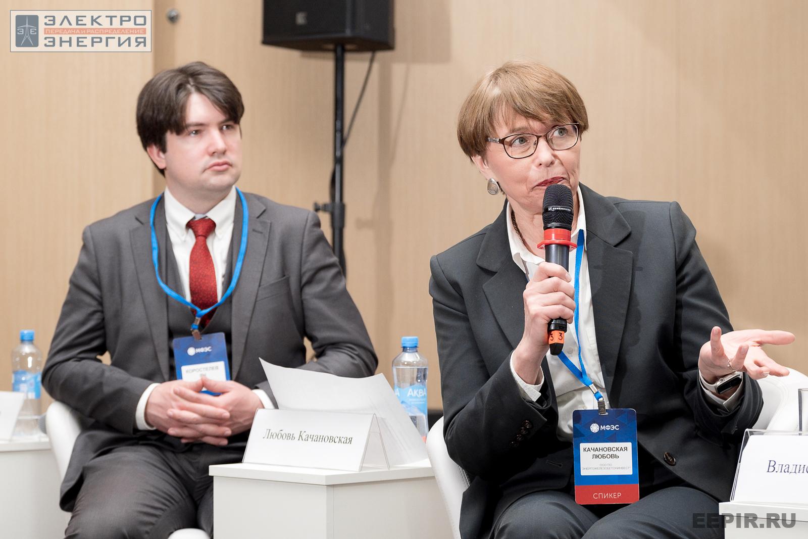 Начальник отдела перспективных разработок АО «Энергия-21» Ян Коростелев и заведующая НИЛКЭС ООО «ПО «Энергожелезобетонинвест» Любовь Качановская