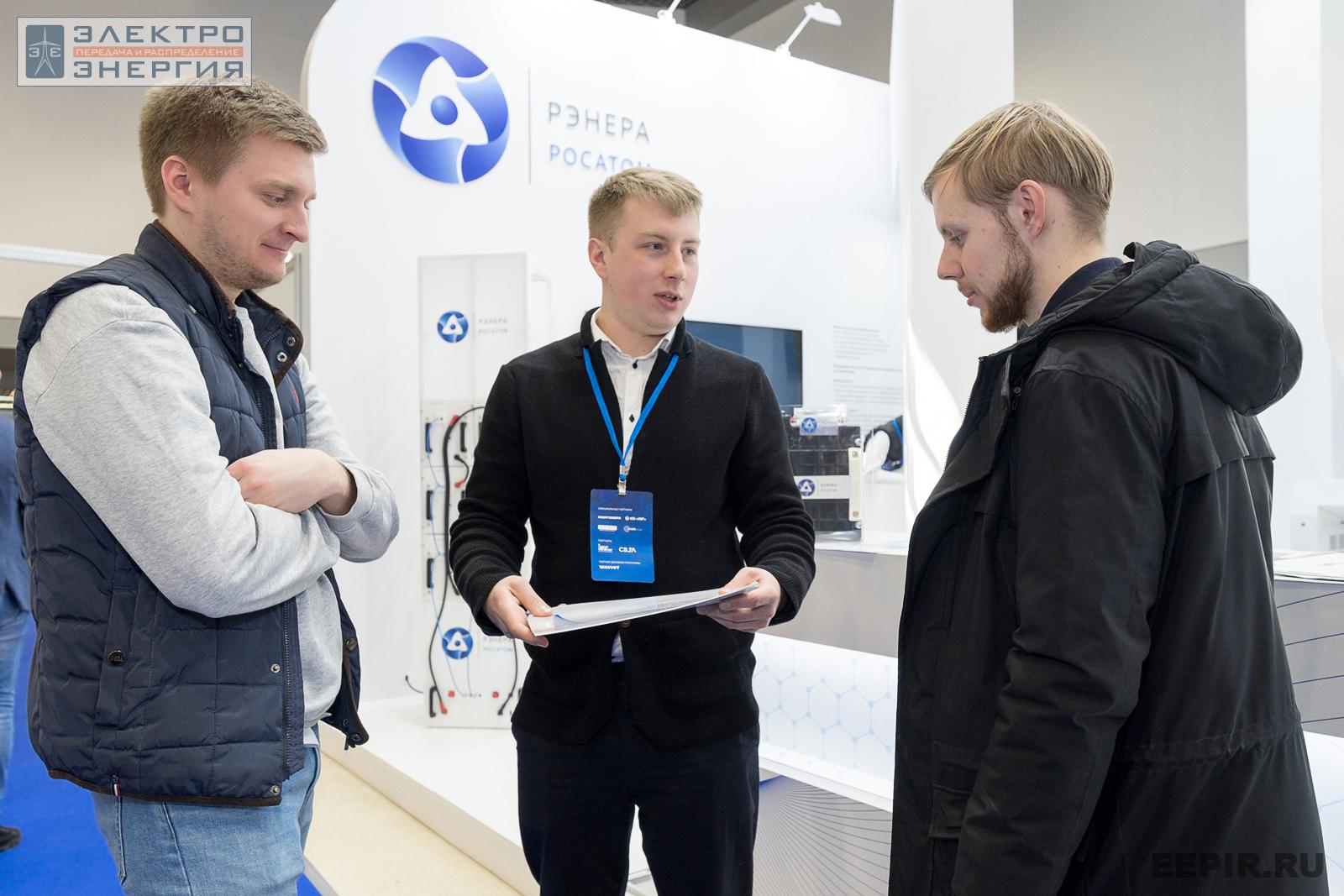 Посетители на стенде ООО «РЭНЕРА» на МФЭС-2022