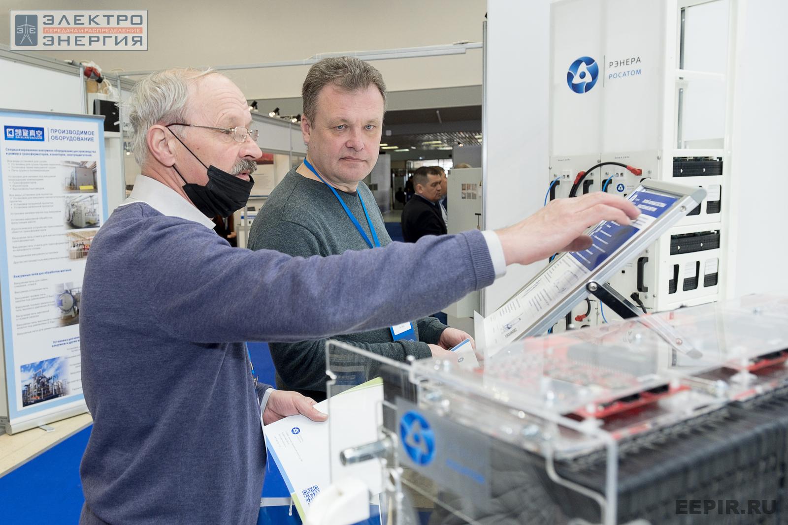 Посетители на стенде ООО «РЭНЕРА» на МФЭС-2022