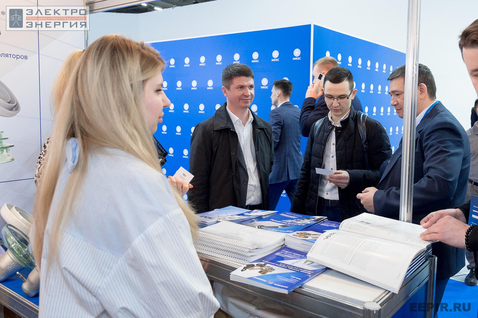 Посетители на стенде ПО «ФОРЭНЕРГО» на МФЭС-2022