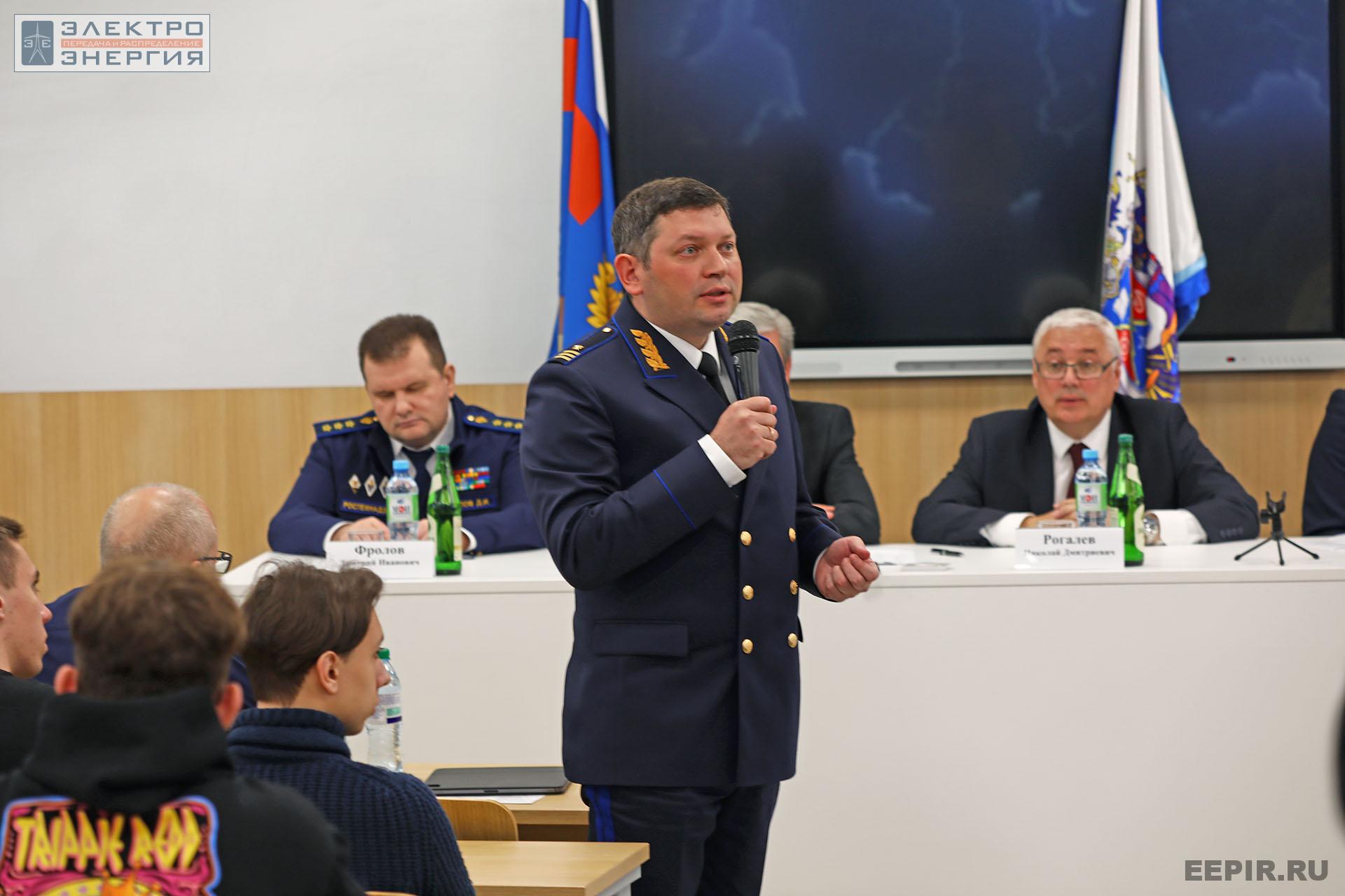Азат Фаридович Мубаракшин, руководитель Приволжского управления Ростехнадзора, отвечает на вопросы студентов, День Ростехнадзора в НИУ «МЭИ» (Москва, 17 мая 2022 года)
