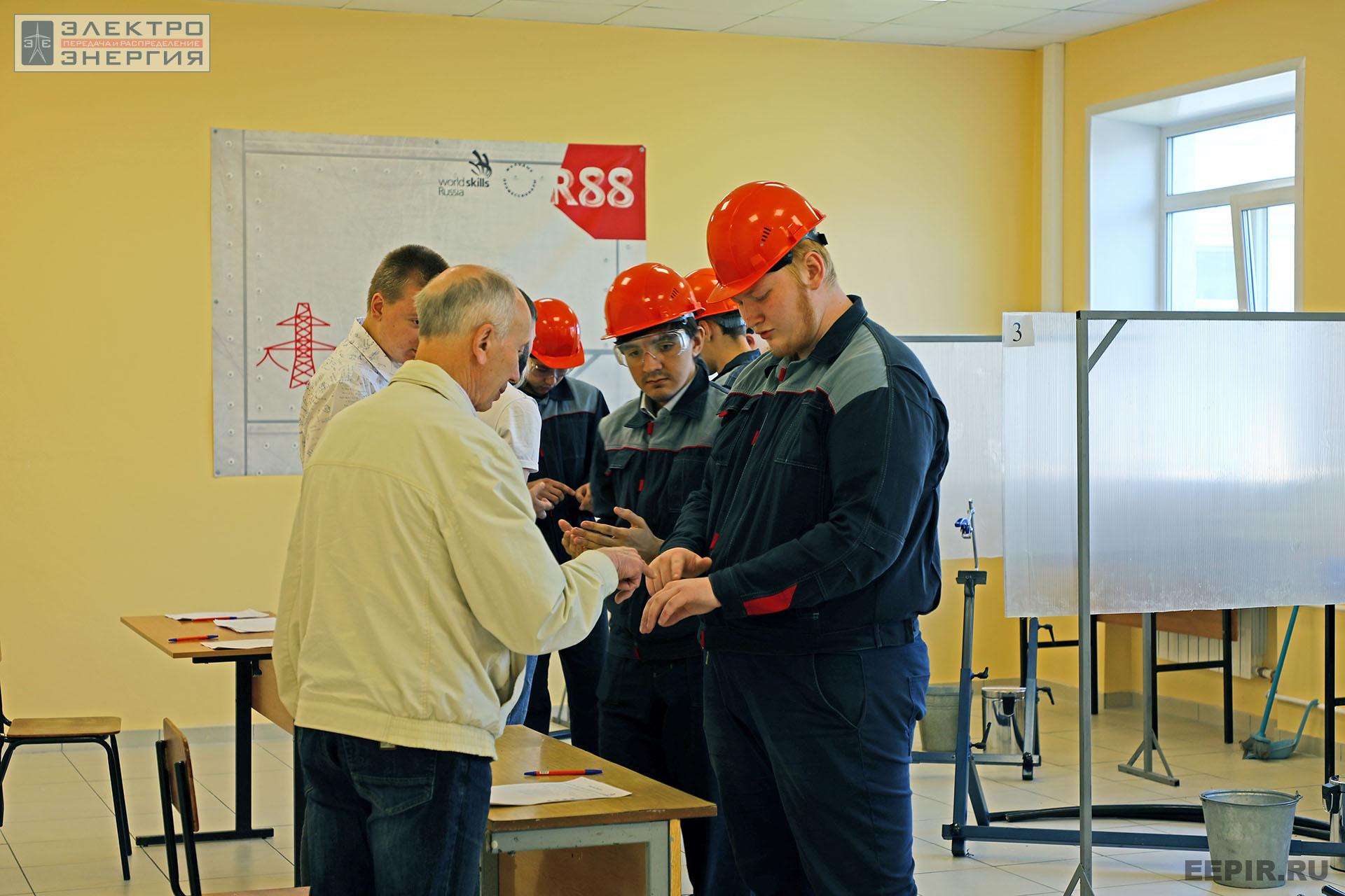 На демонстрационном экзамене по компетенции «Эксплуатация кабельных линий электропередачи». 6–16 июня 2022 г.