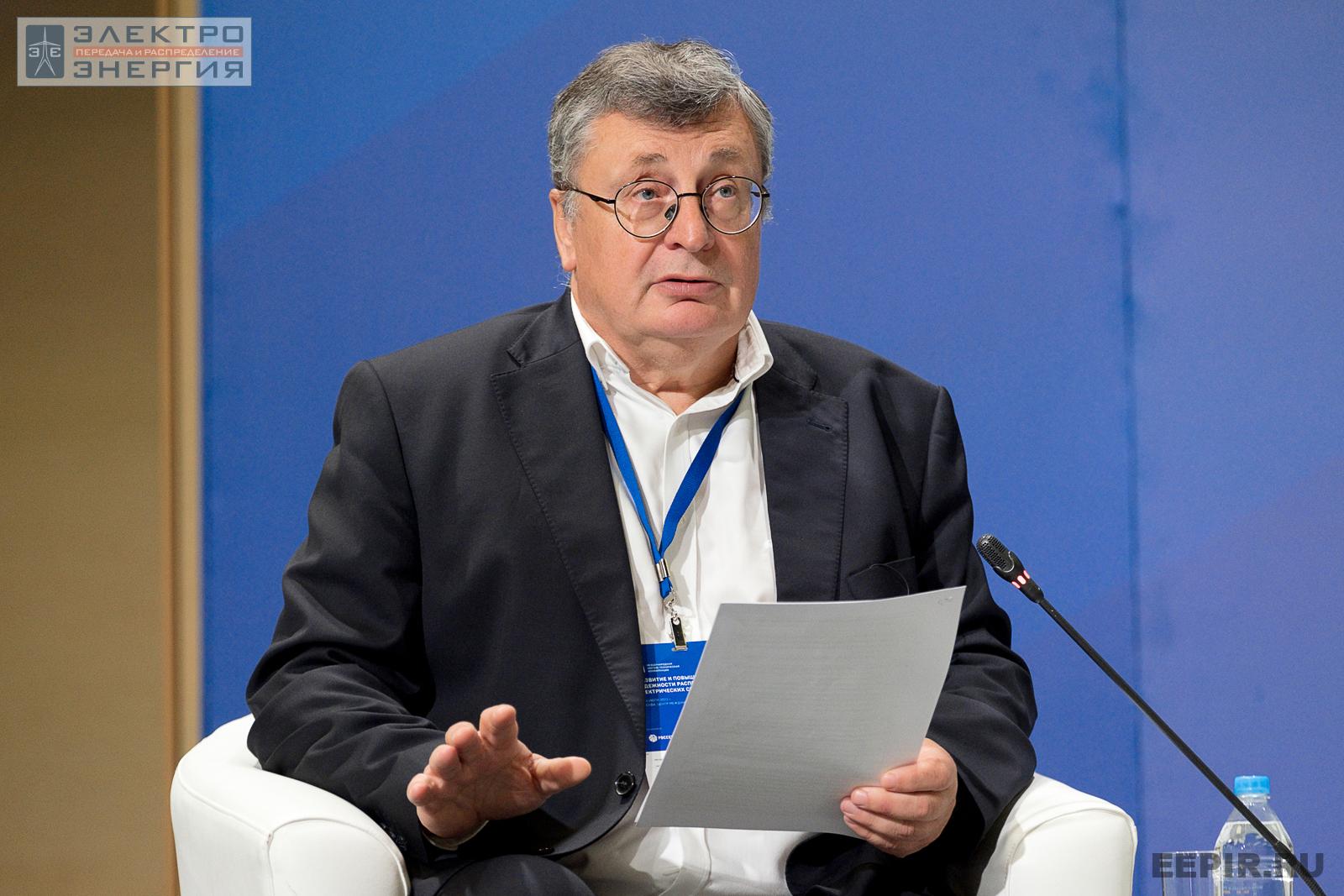 Шумахер Сергей Анатольевич, ведущий эксперт журнала «ЭЛЕКТРОЭНЕРГИЯ. Передача и распределение», Заслуженный энергетик РФ на VII Международной научно-технической конференции «Развитие и повышение надежности распределительных электрических сетей»