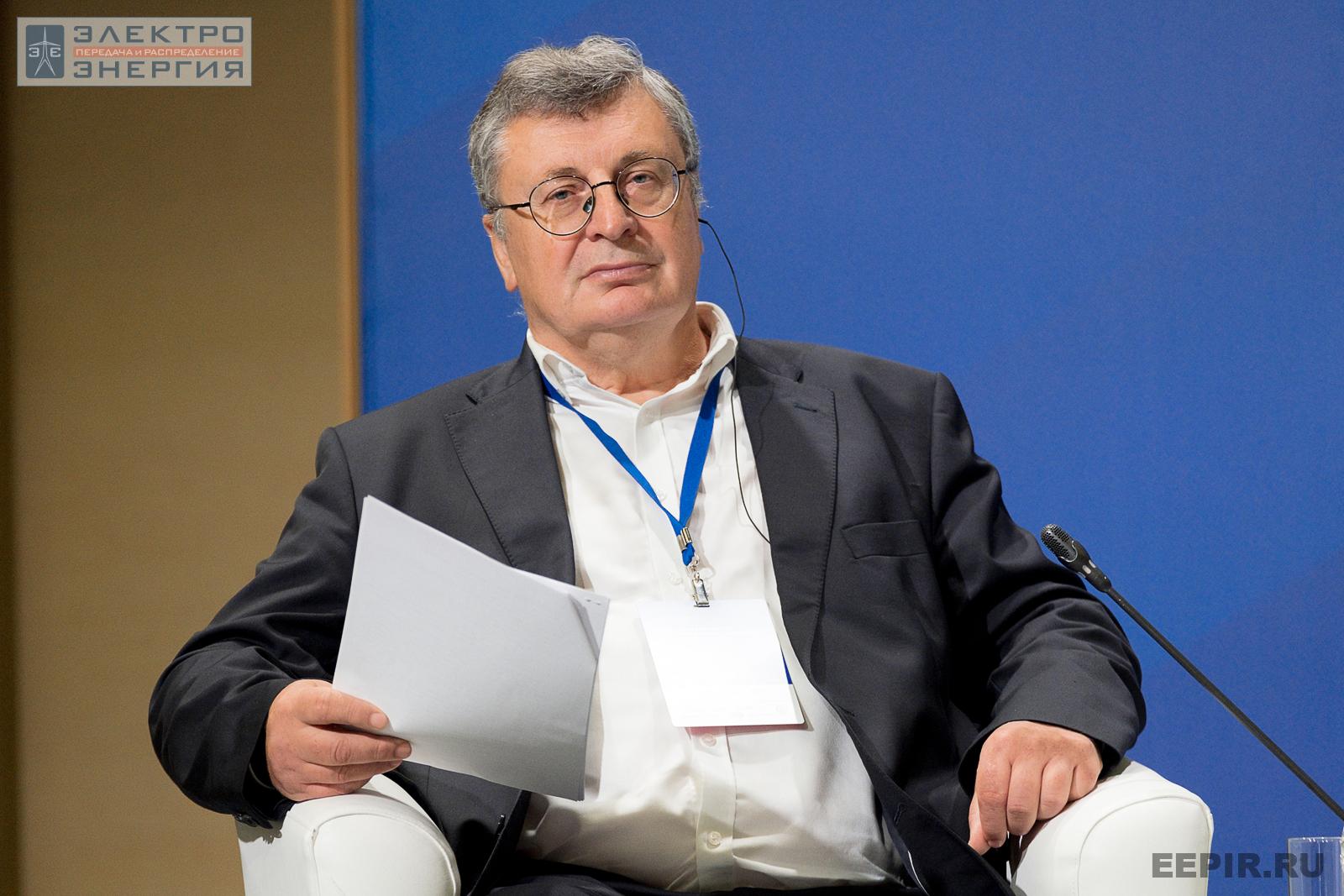 Шумахер Сергей Анатольевич, ведущий эксперт журнала «ЭЛЕКТРОЭНЕРГИЯ. Передача и распределение», Заслуженный энергетик РФ на VII Международной научно-технической конференции «Развитие и повышение надежности распределительных электрических сетей»