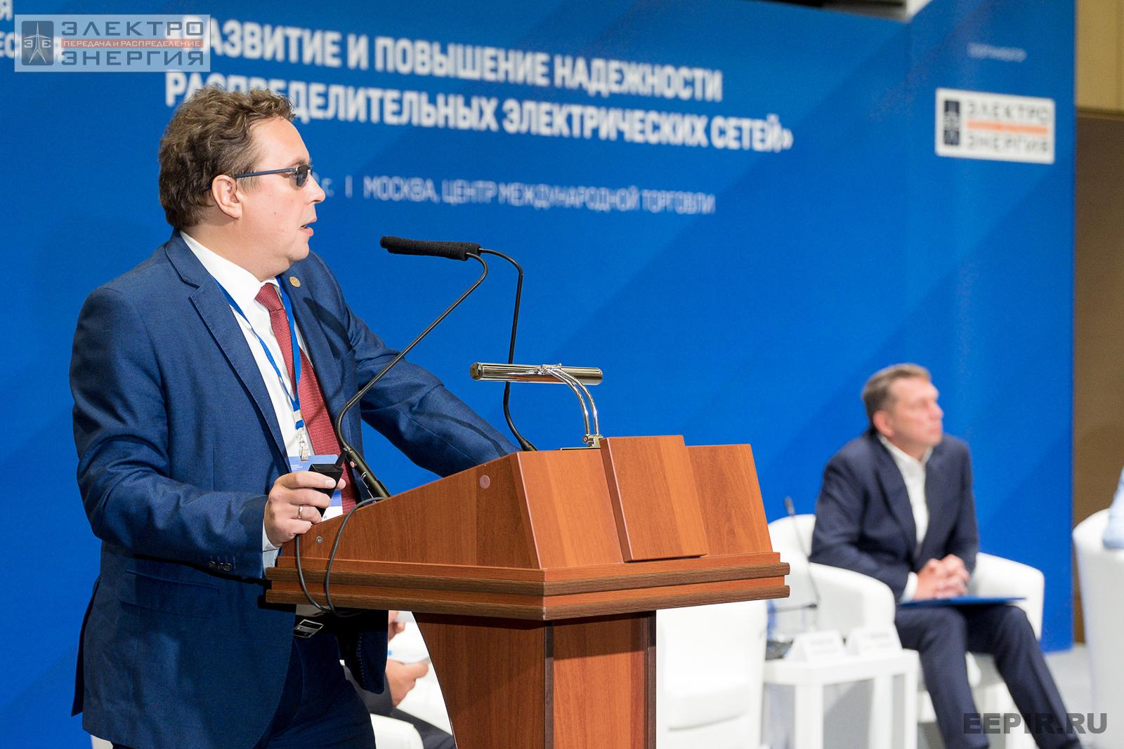 Замосковный Аркадий Викторович, президент Общероссийского отраслевого объединения работодателей электроэнергетики «Энергетическая работодательская ассоциация России» (Ассоциация «ЭРА России») выступает на VII Международной научно-технической конференции «Развитие и повышение надежности распределительных электрических сетей»