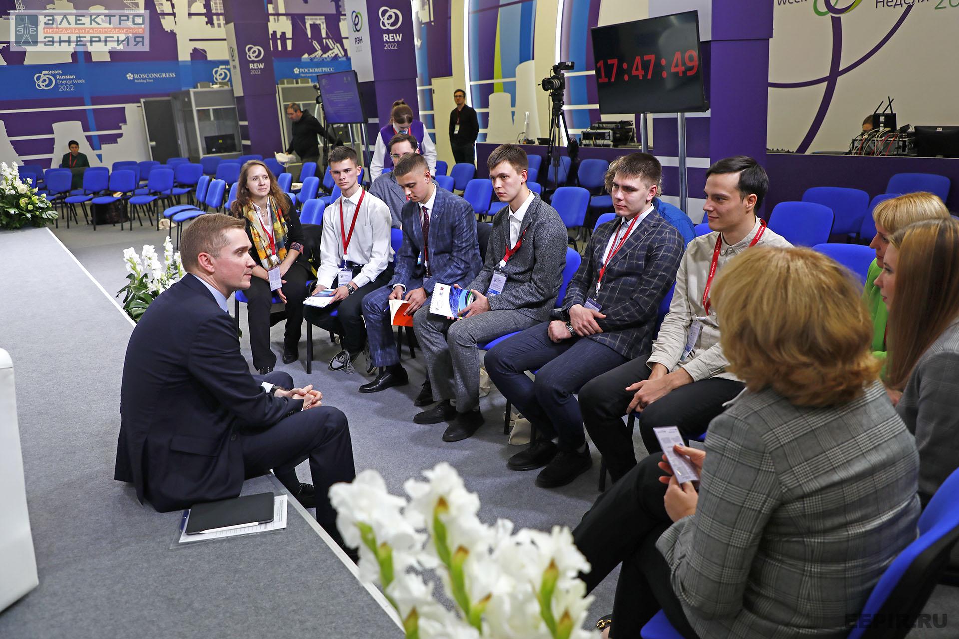 На заседании клуба «Инновации в электроэнергетике». РЭН-2022