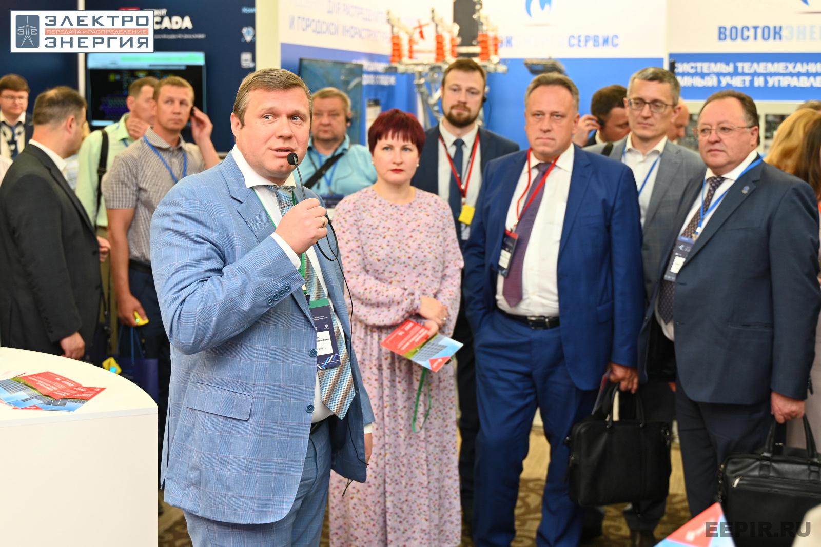 На официальном обходе Технической выставки «ЭЭПиР»
