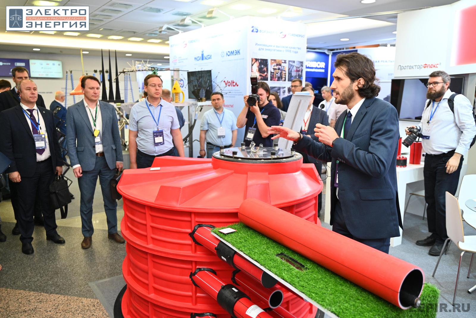 На официальном обходе Технической выставки «ЭЭПиР»