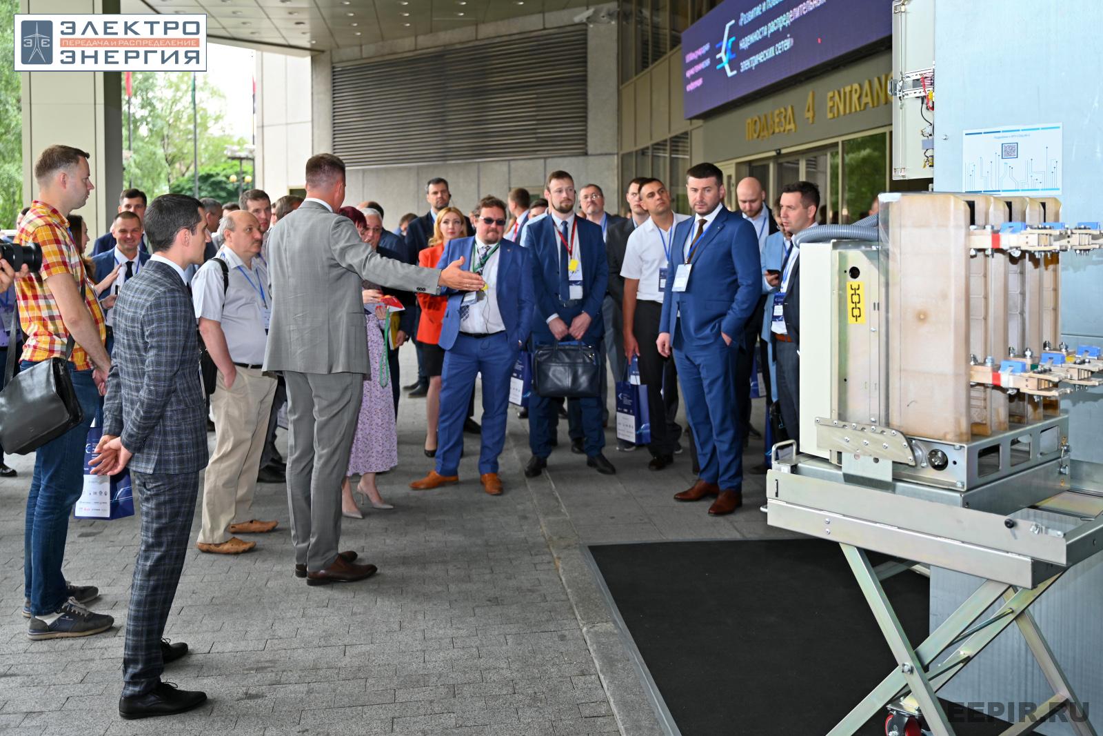 На официальном обходе Технической выставки «ЭЭПиР»