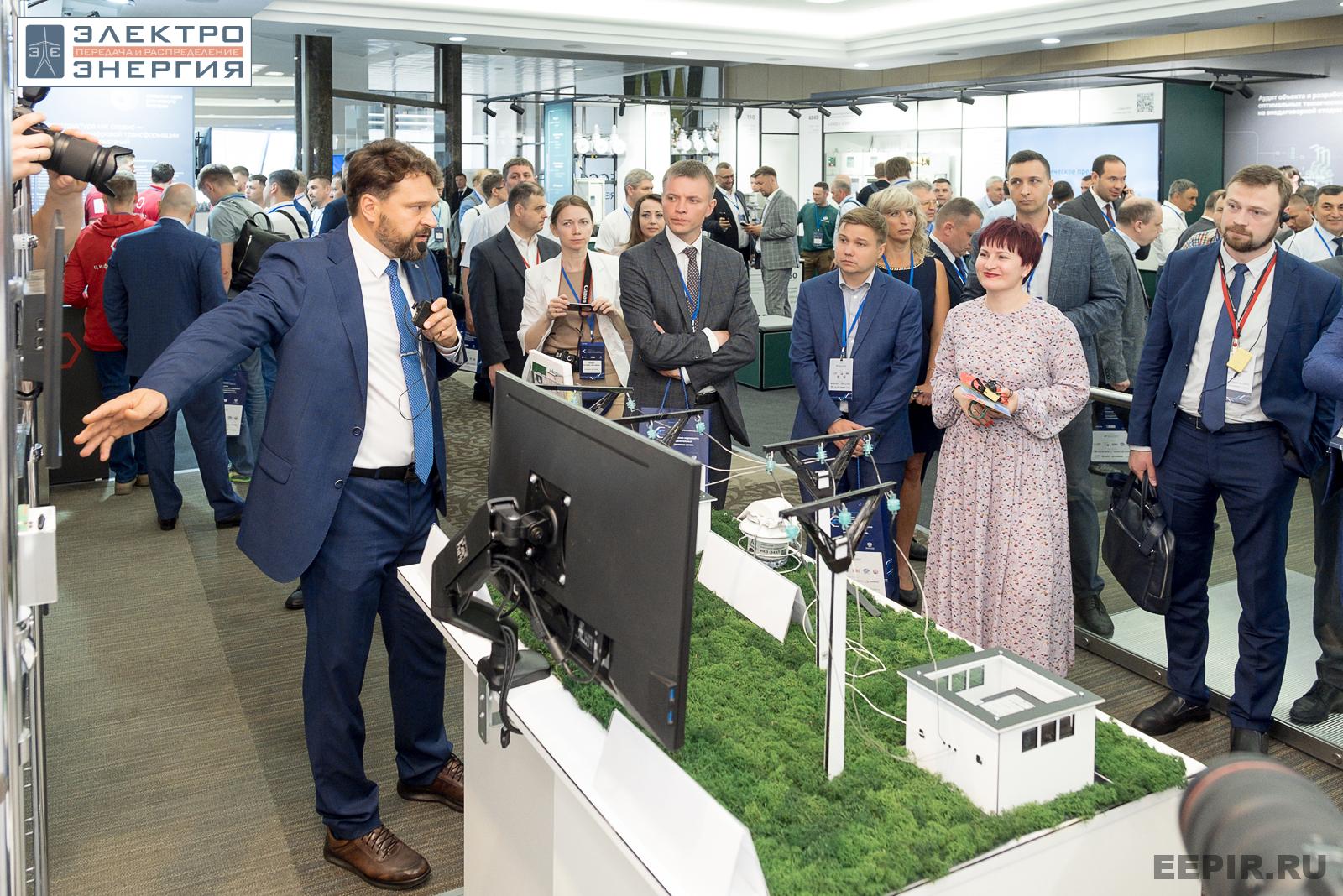 На официальном обходе Технической выставки «ЭЭПиР»