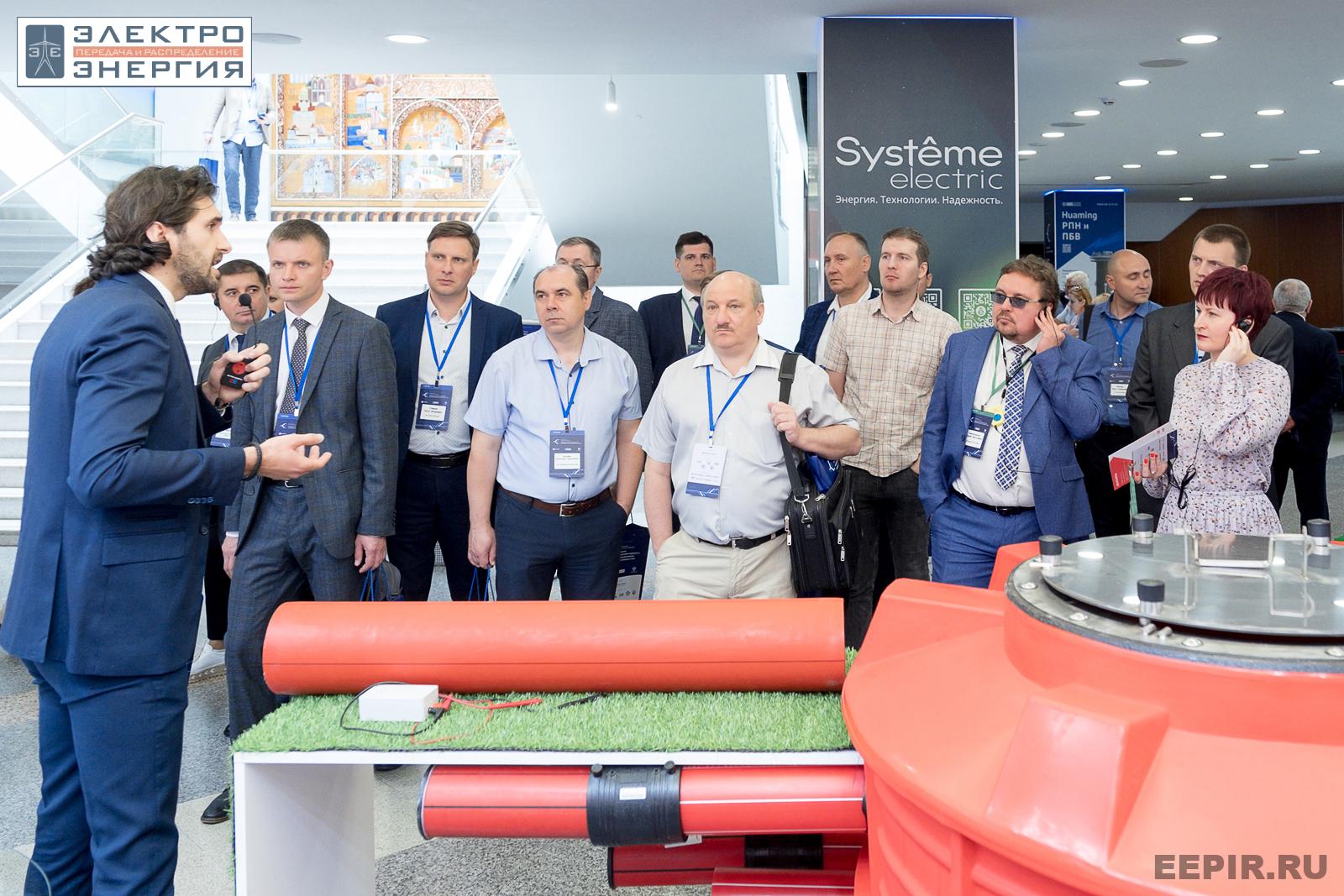На официальном обходе Технической выставки «ЭЭПиР»