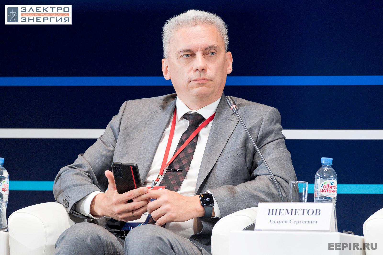 Шеметов Андрей Сергеевич, начальник Управления развития РЗА и метрологии Департамента РЗ, М и АСУТП ПАО «Россети», модератор сессии 5 «Релейная защита и автоматика электрических сетей» на подведении итогов VIII Международной научно-технической конференции «Развитие и повышение надежности распределительных электрических сетей», Москва, ЦМТ, июль 2023 г.