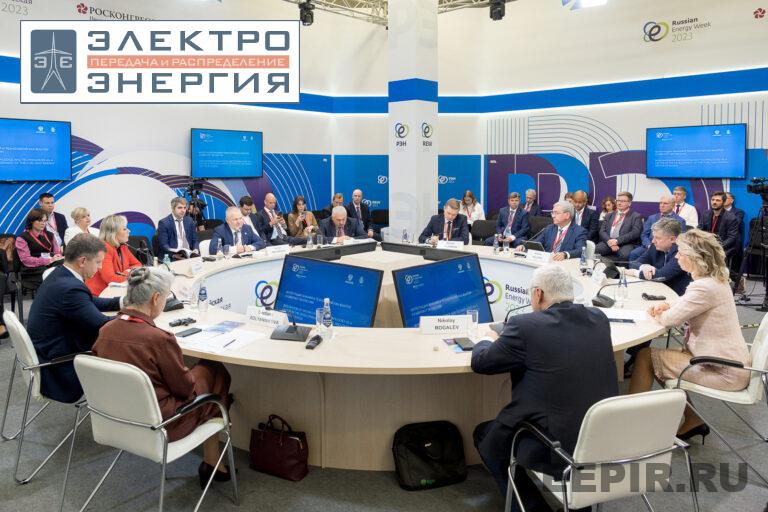 Круглый стол «Интеграция знаний и технологий как фактор развития ТЭК России» в рамках РЭН-2023 фото