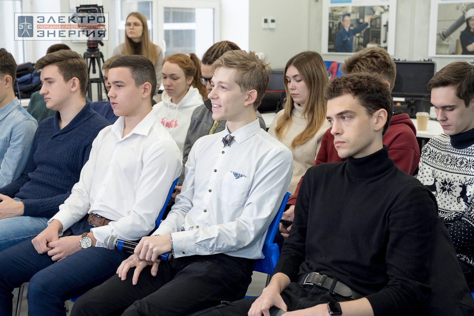 На съемках ток-шоу «50 вопросов энергетику» с участием генерального директора издательства журнала «ЭЛЕКТРОЭНЕРГИЯ. Передача и распределение» Екатерины Гусевой