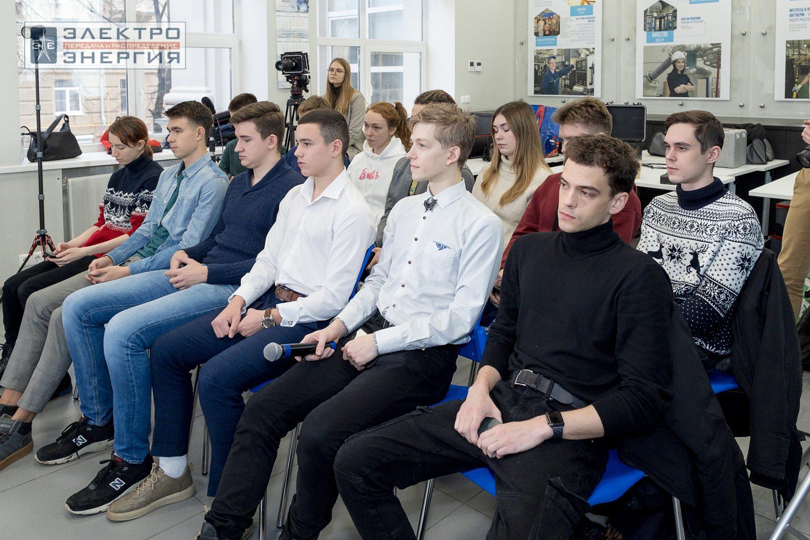 На съемках ток-шоу «50 вопросов энергетику» с участием генерального директора издательства журнала «ЭЛЕКТРОЭНЕРГИЯ. Передача и распределение» Екатерины Гусевой