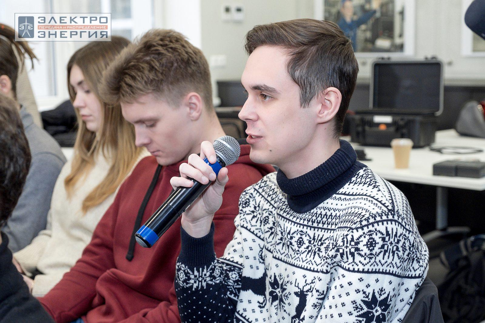 На съемках ток-шоу «50 вопросов энергетику» с участием генерального директора издательства журнала «ЭЛЕКТРОЭНЕРГИЯ. Передача и распределение» Екатерины Гусевой