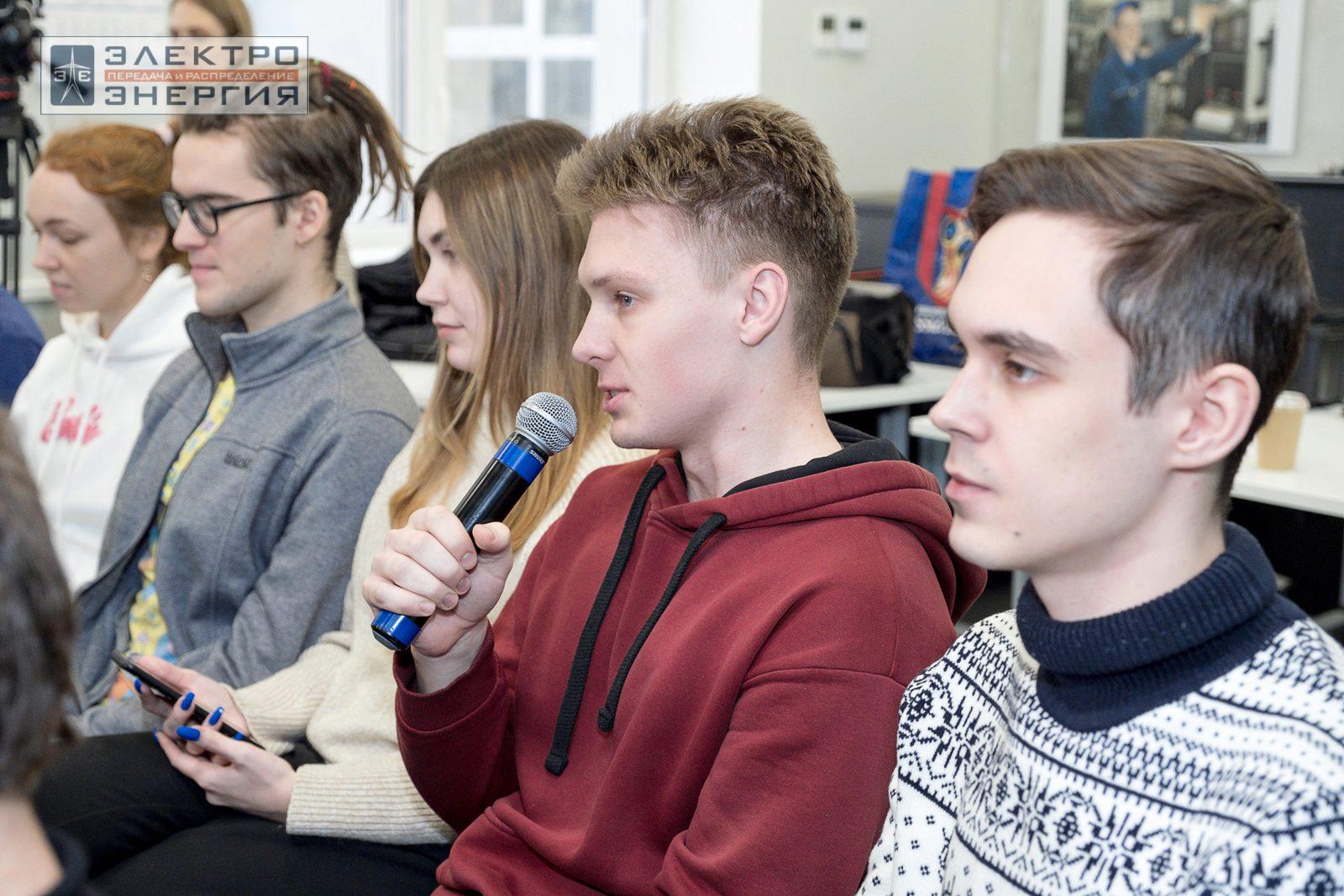 На съемках ток-шоу «50 вопросов энергетику» с участием генерального директора издательства журнала «ЭЛЕКТРОЭНЕРГИЯ. Передача и распределение» Екатерины Гусевой