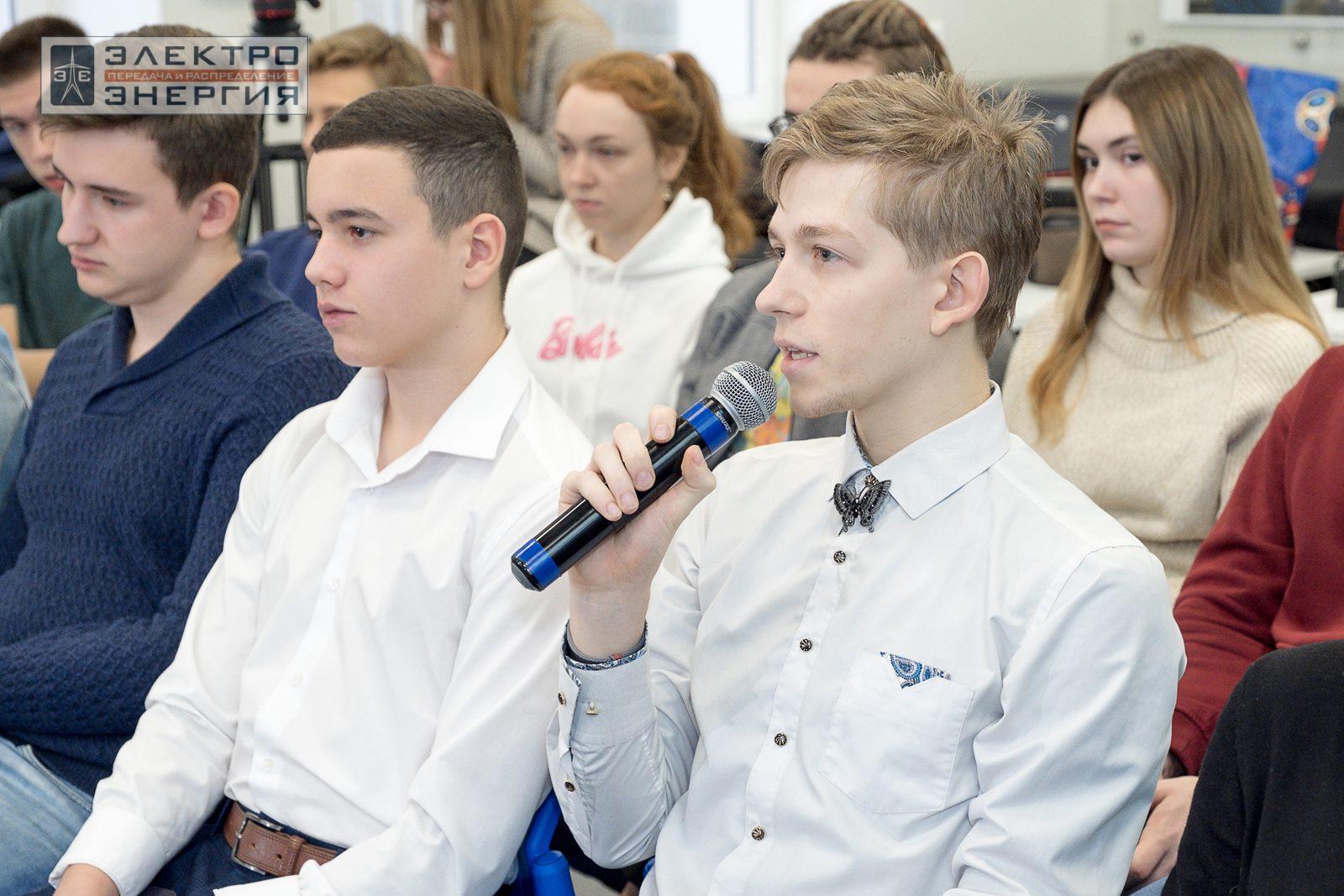 На съемках ток-шоу «50 вопросов энергетику» с участием генерального директора издательства журнала «ЭЛЕКТРОЭНЕРГИЯ. Передача и распределение» Екатерины Гусевой