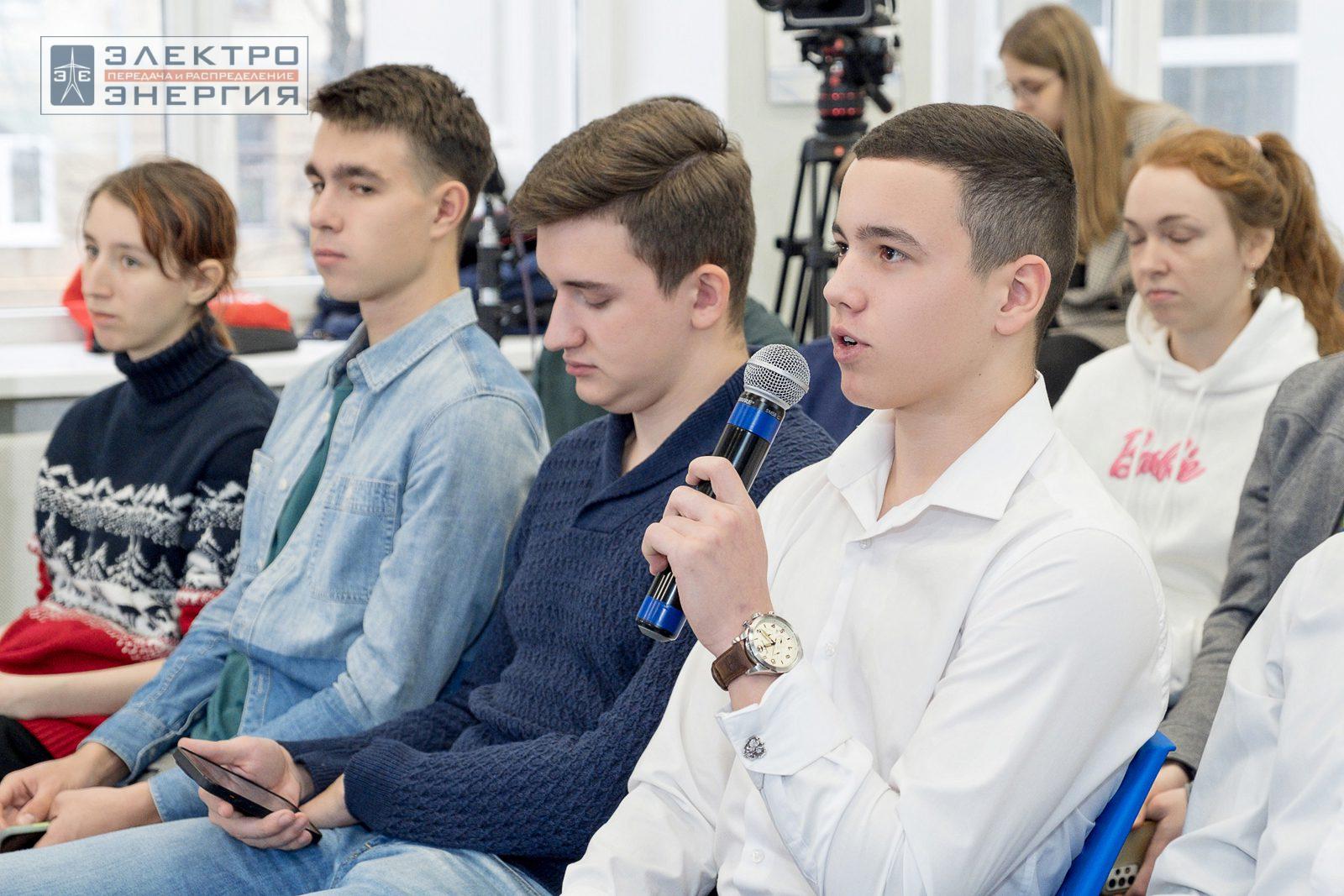 На съемках ток-шоу «50 вопросов энергетику» с участием генерального директора издательства журнала «ЭЛЕКТРОЭНЕРГИЯ. Передача и распределение» Екатерины Гусевой