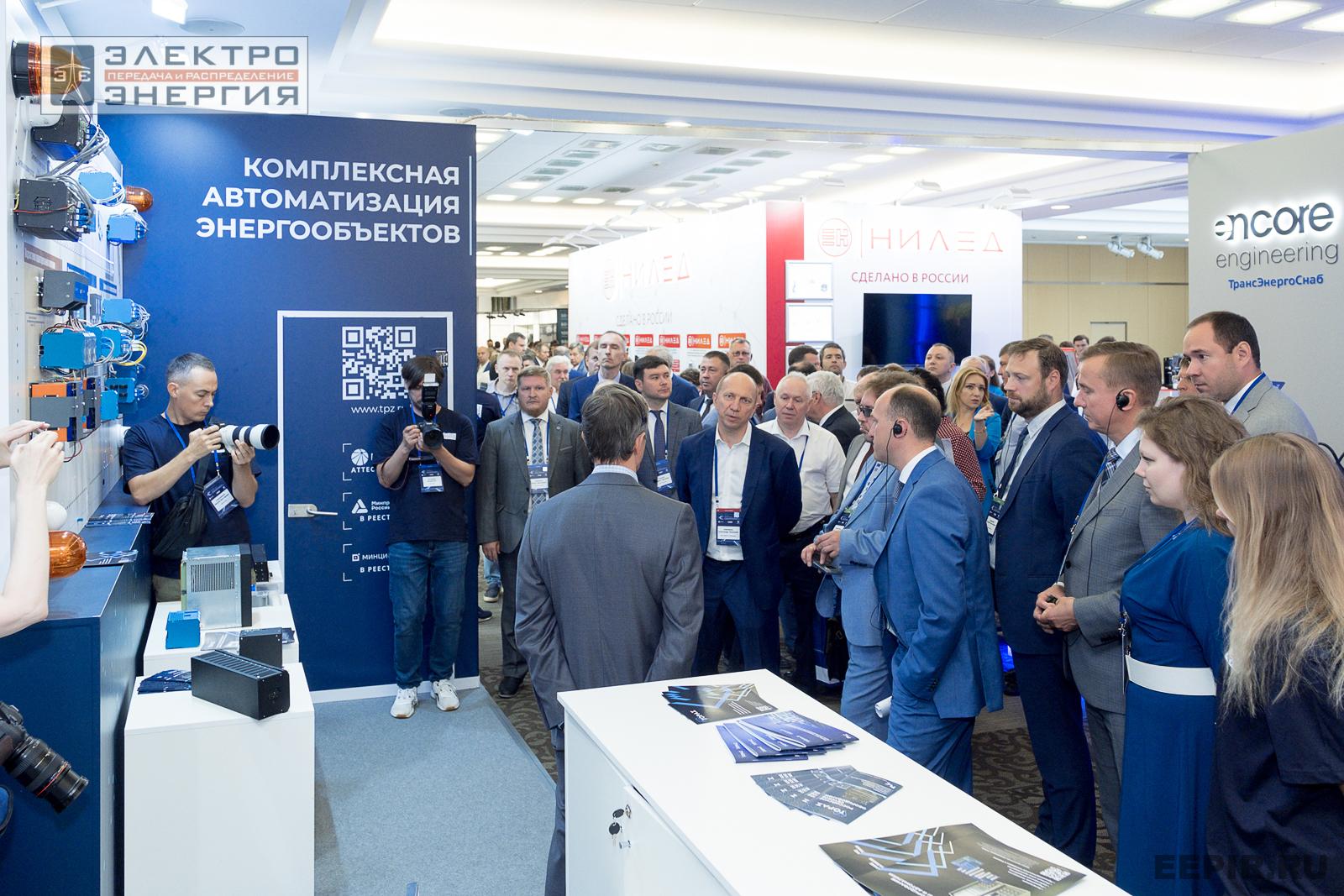 На официальном обходе Технической выставки «ЭЭПиР» под руководством главного инженера ПАО «Россети» Е.В. Ляпунова