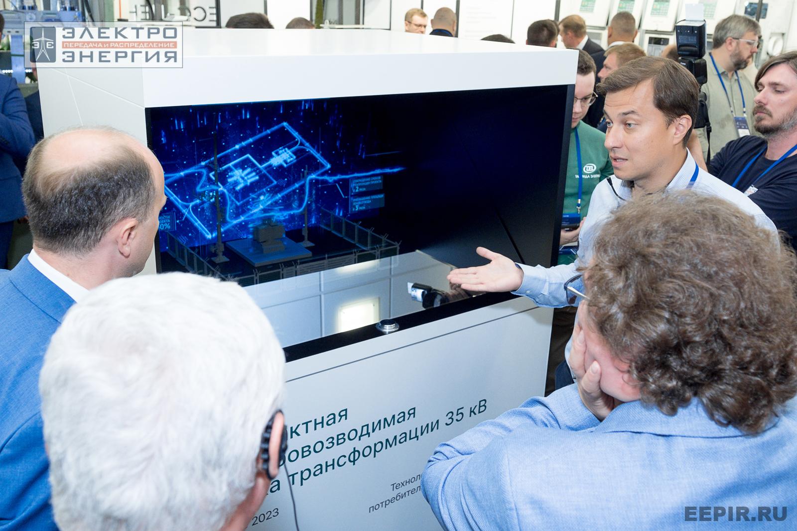На официальном обходе Технической выставки «ЭЭПиР» под руководством главного инженера ПАО «Россети» Е.В. Ляпунова