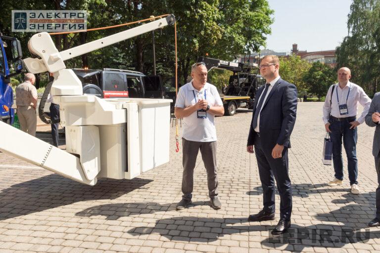 Официальный обход Технической выставки «ЭЭПиР» делегацией АО «ОЭК» фото