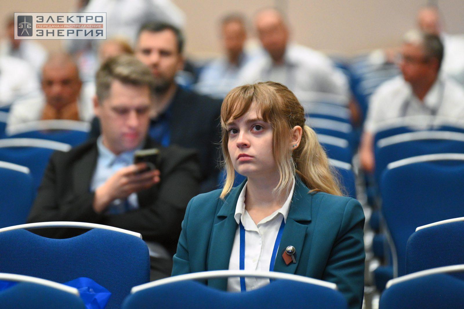 На сессии 1. Актуальные вопросы развития распределительных сетей