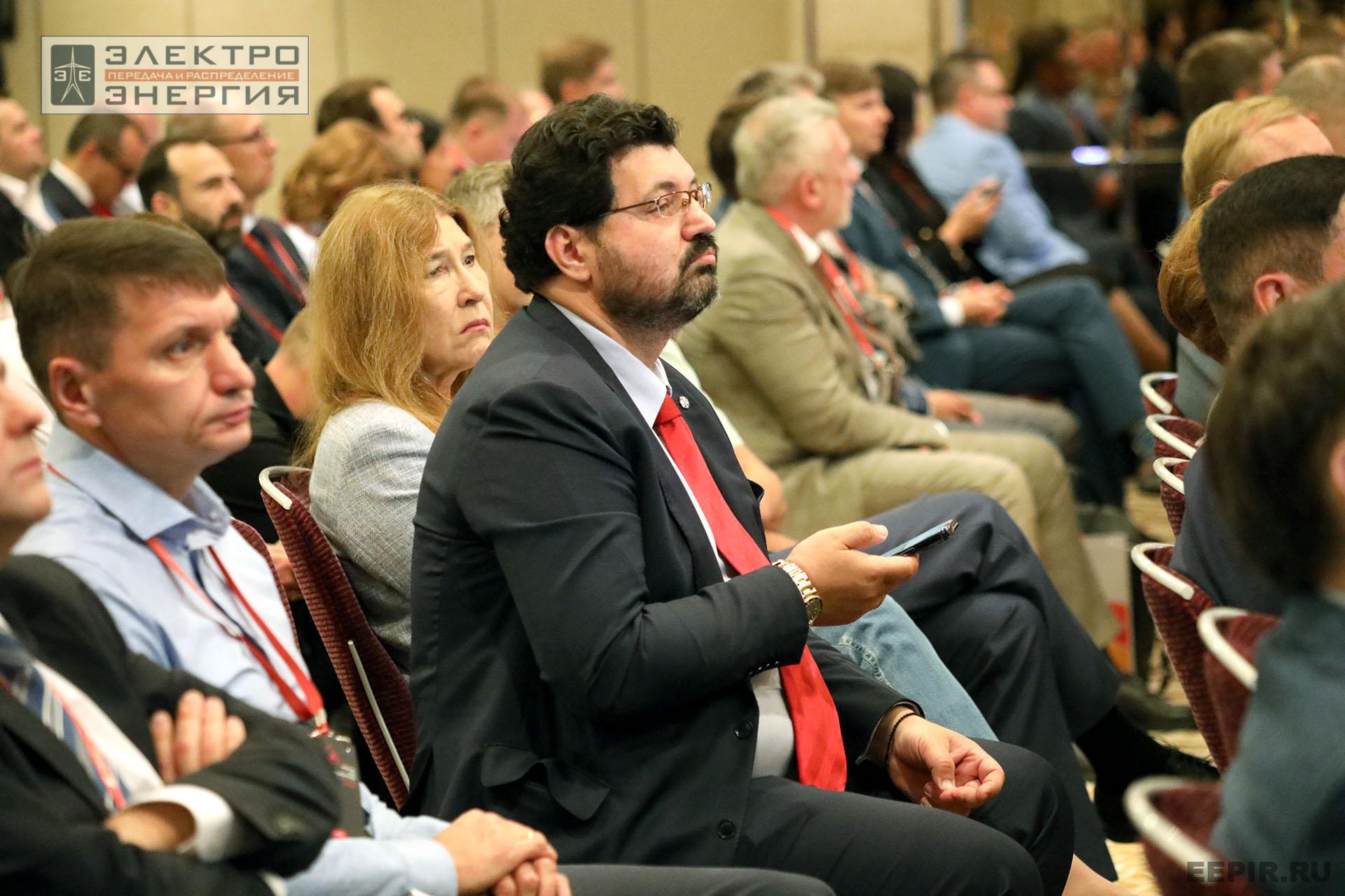 На конференции «Энергия для потребителей»: эксперты обсудили строительство новой генерации, длинные сети и борьбу с аварийностью