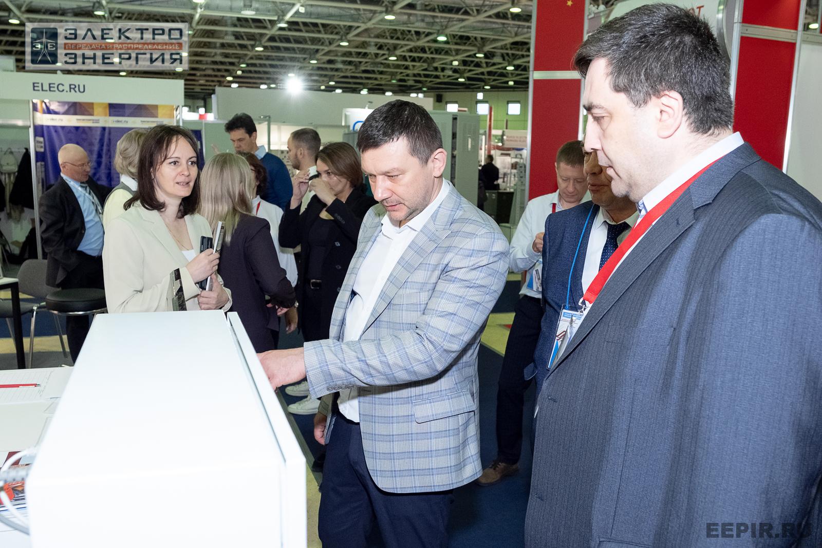 Работа Международной выставки «Электро-2025»