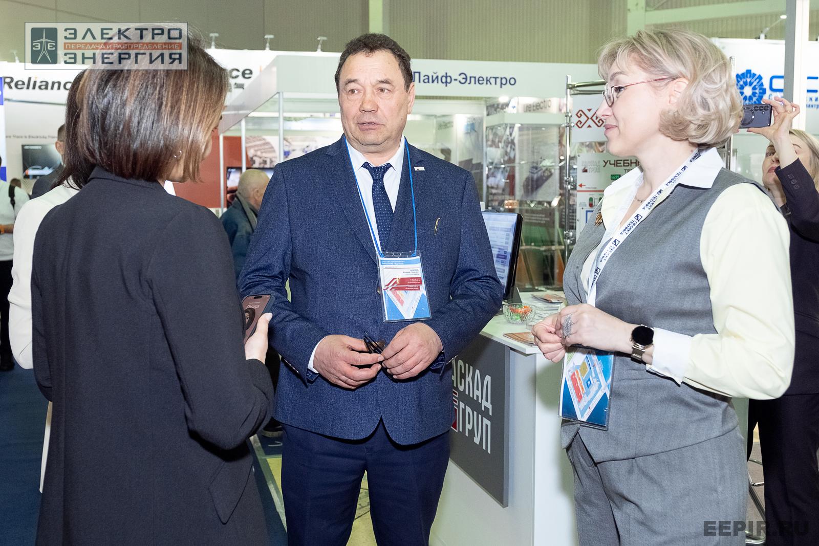 Работа Международной выставки «Электро-2025»