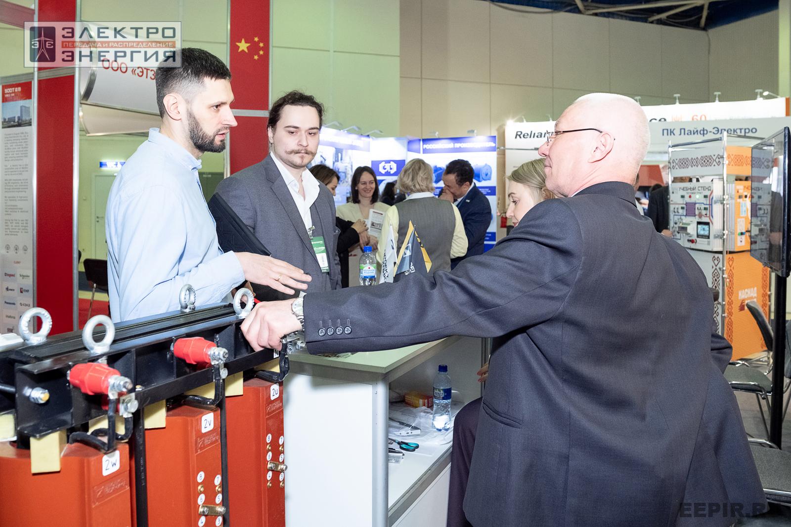 Работа Международной выставки «Электро-2025»