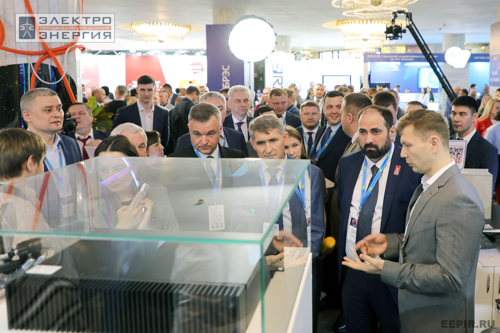 Обход выставки «РЕЛАВЭКСПО-2025» официальной делегацией