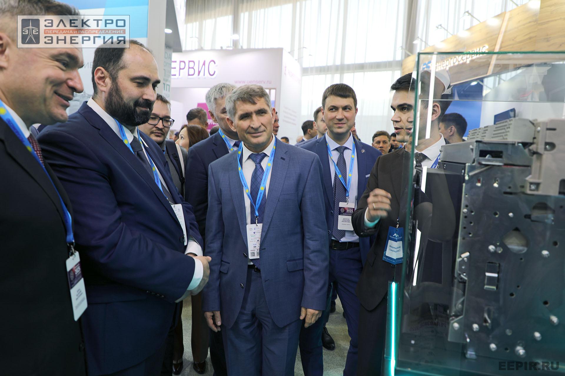 Обход выставки «РЕЛАВЭКСПО-2025» официальной делегацией