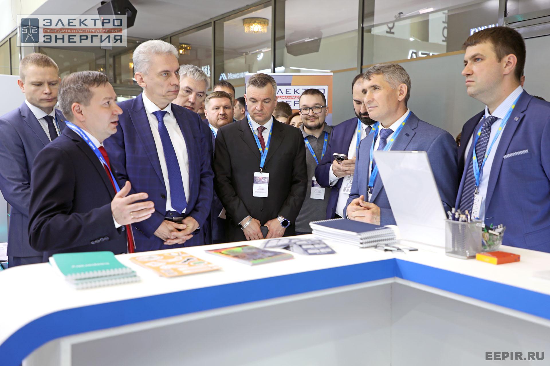 Обход выставки «РЕЛАВЭКСПО-2025» официальной делегацией