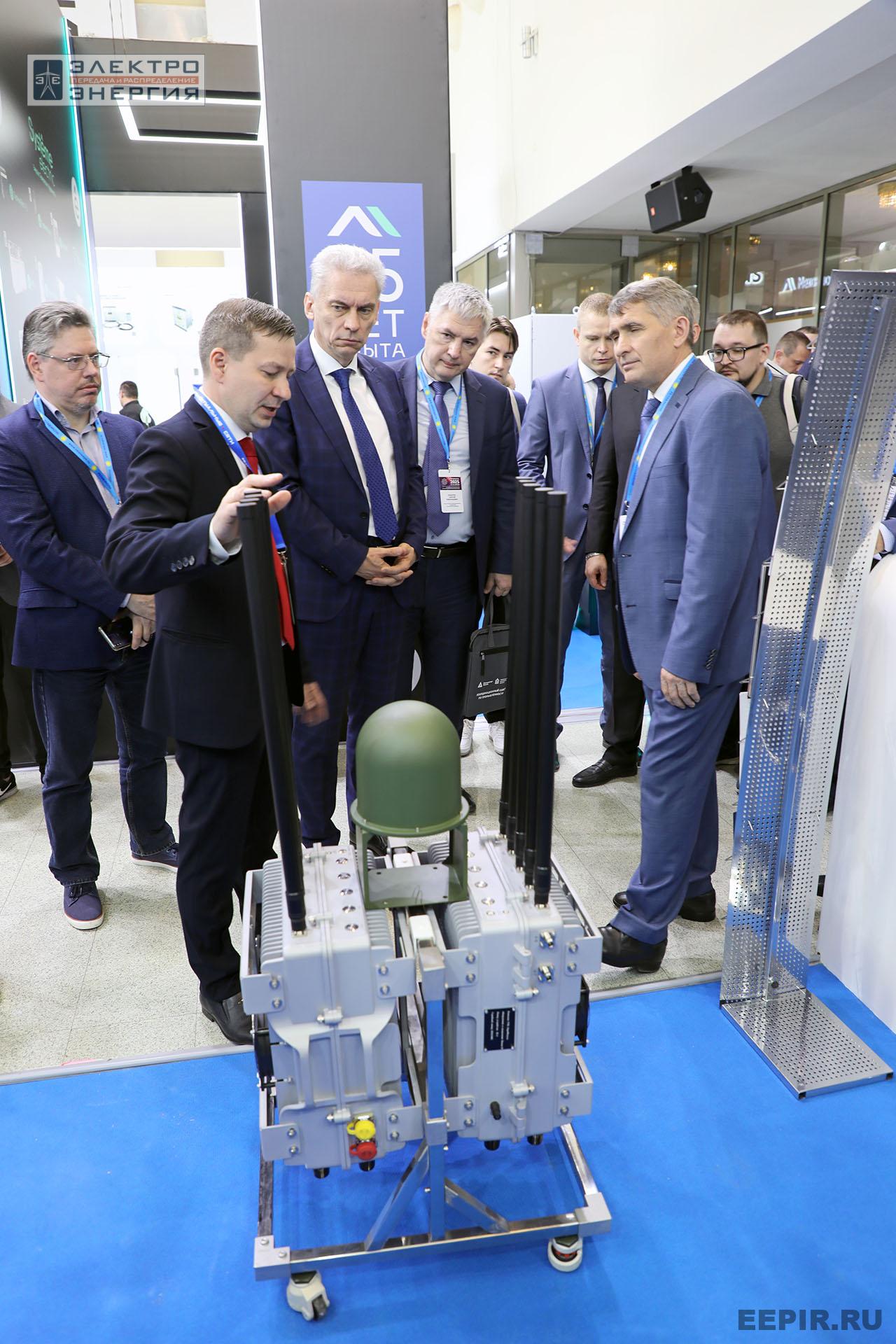 Обход выставки «РЕЛАВЭКСПО-2025» официальной делегацией