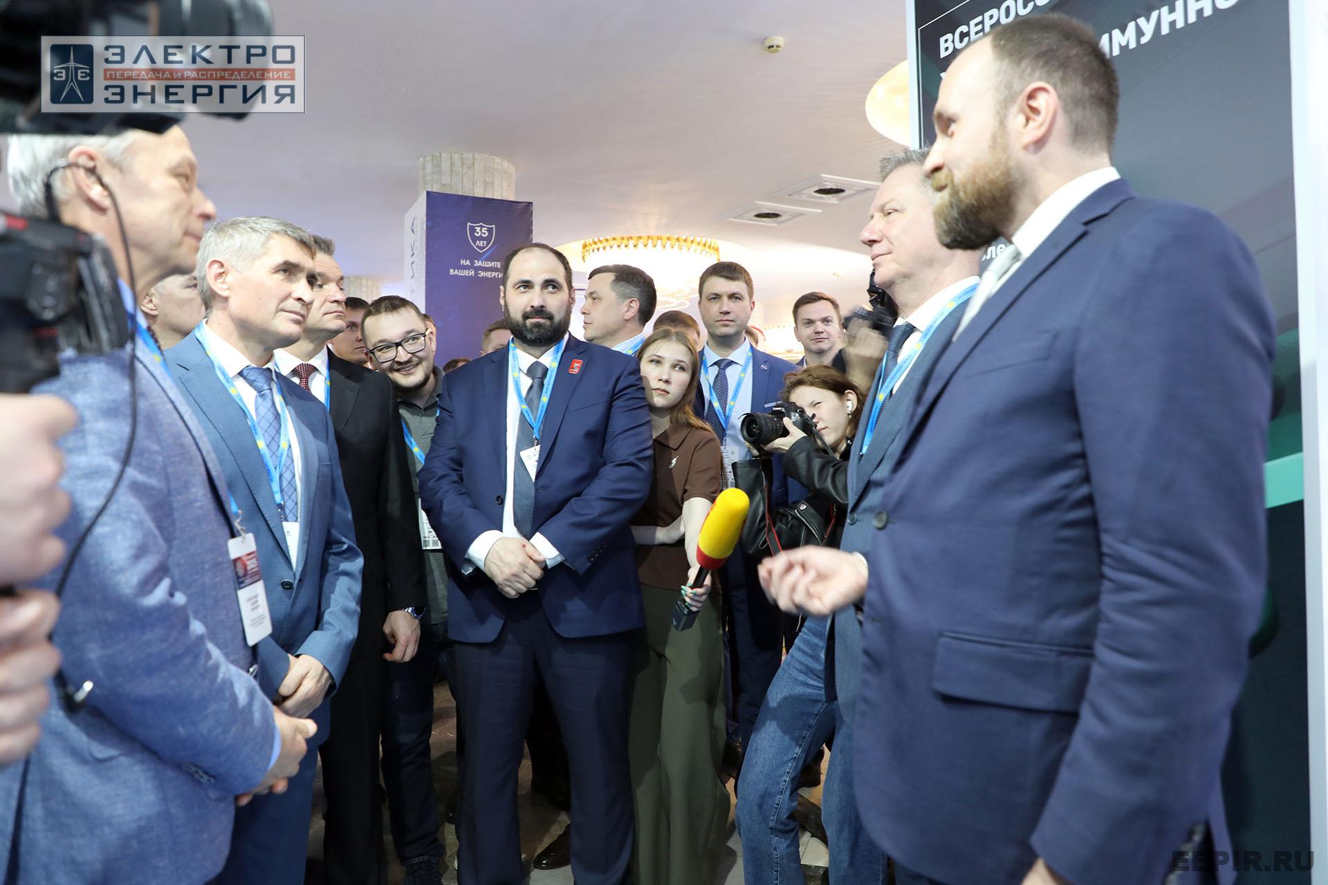 Обход выставки «РЕЛАВЭКСПО-2025» официальной делегацией