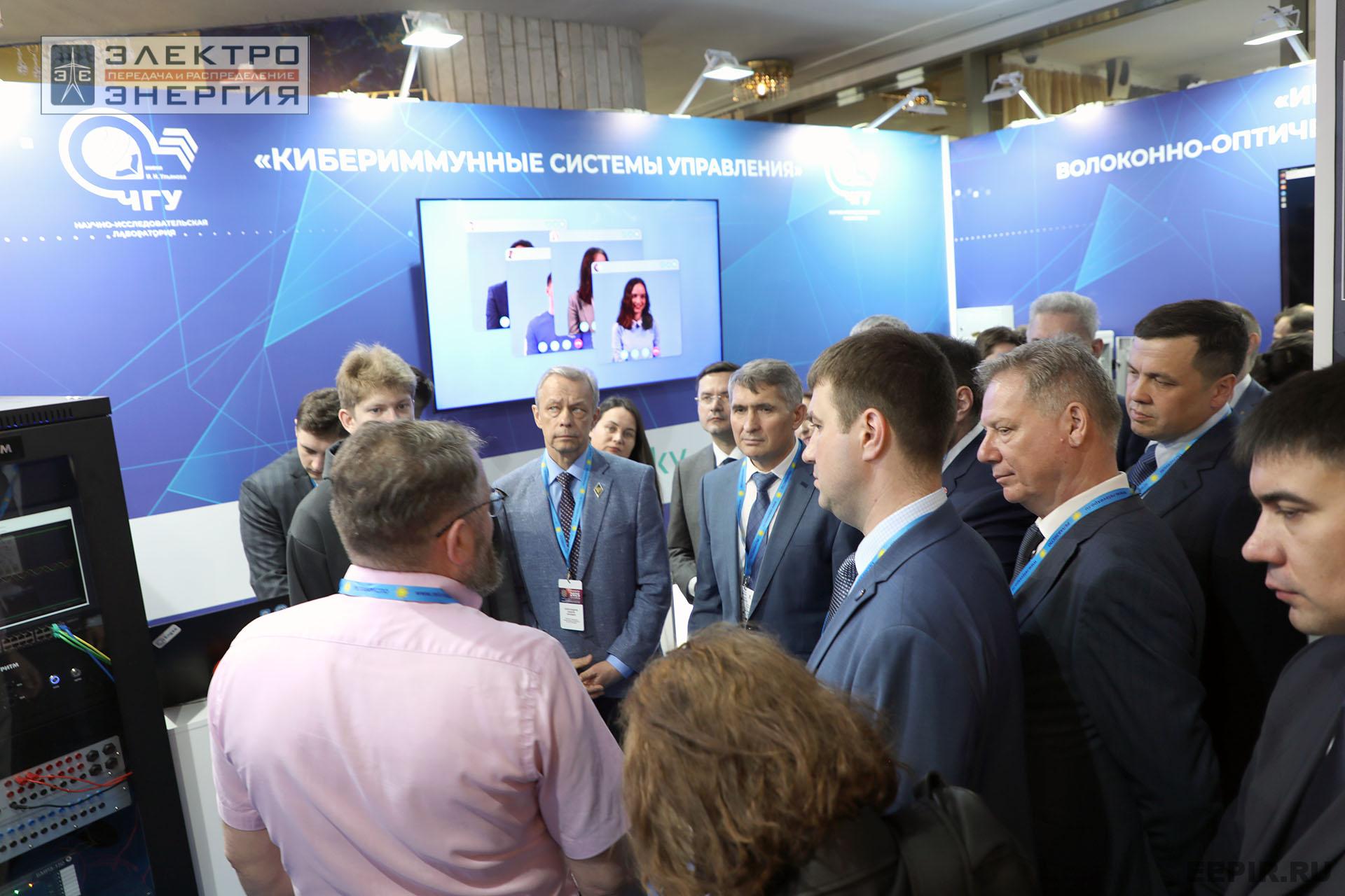 Обход выставки «РЕЛАВЭКСПО-2025» официальной делегацией