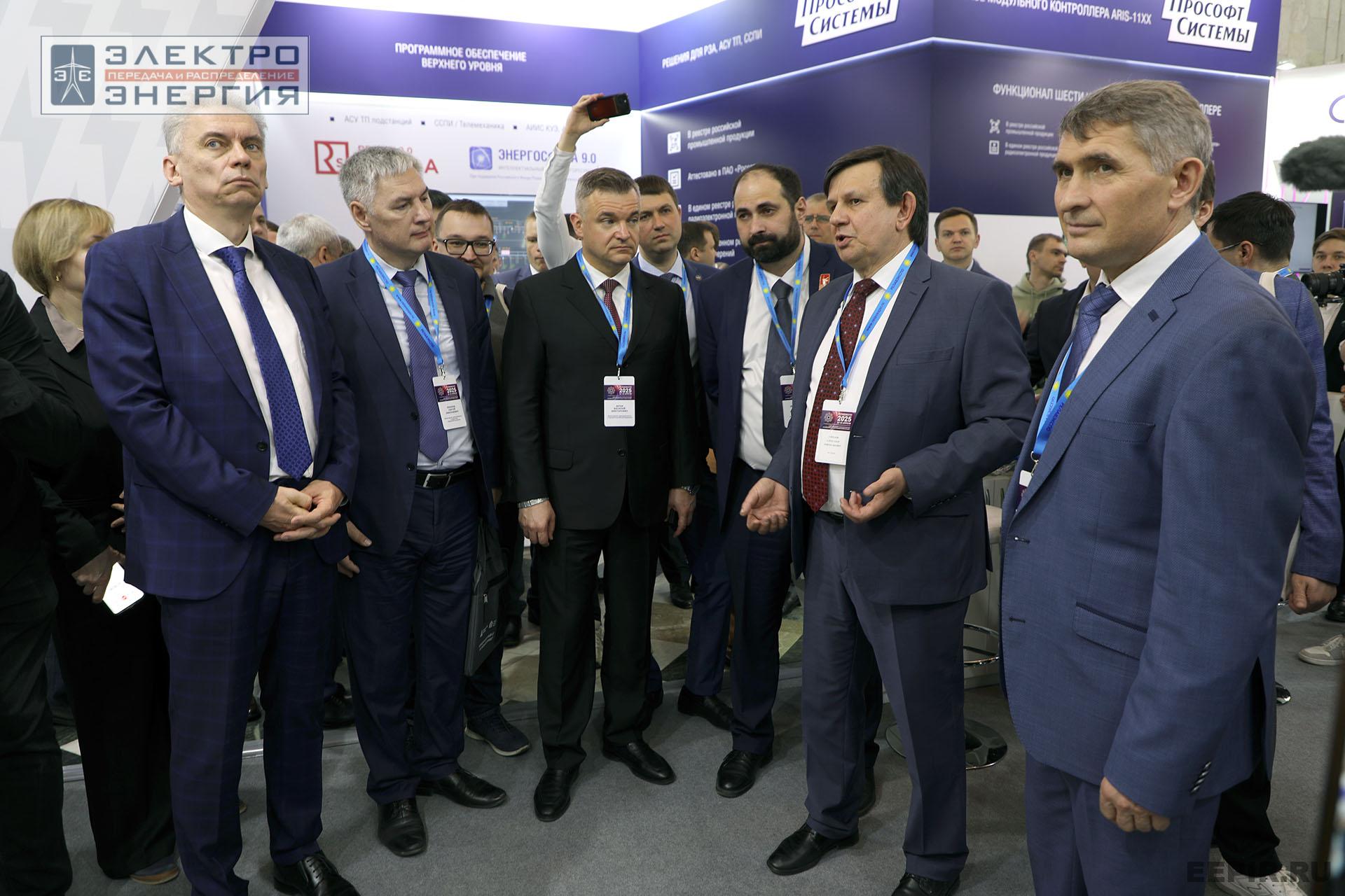 Обход выставки «РЕЛАВЭКСПО-2025» официальной делегацией