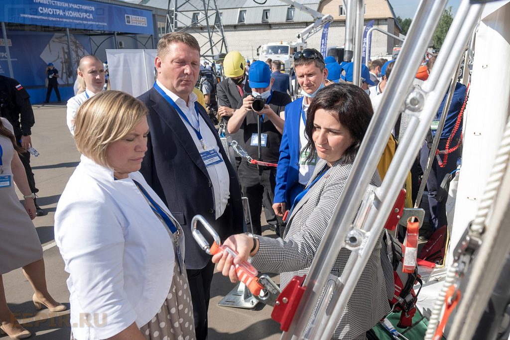 Выставка инструментов, приспособлений и средств индивидуальной защиты в рамках Смотра-конкурса электрозащитных средств и средств защиты при работе на высоте. 25 – 27 августа 2020 г., Моск. область, г. Балашиха, Полигон ПС 157 «Горенки» ООО «КАРАБЕЛЛИ С.Р.Л.»
